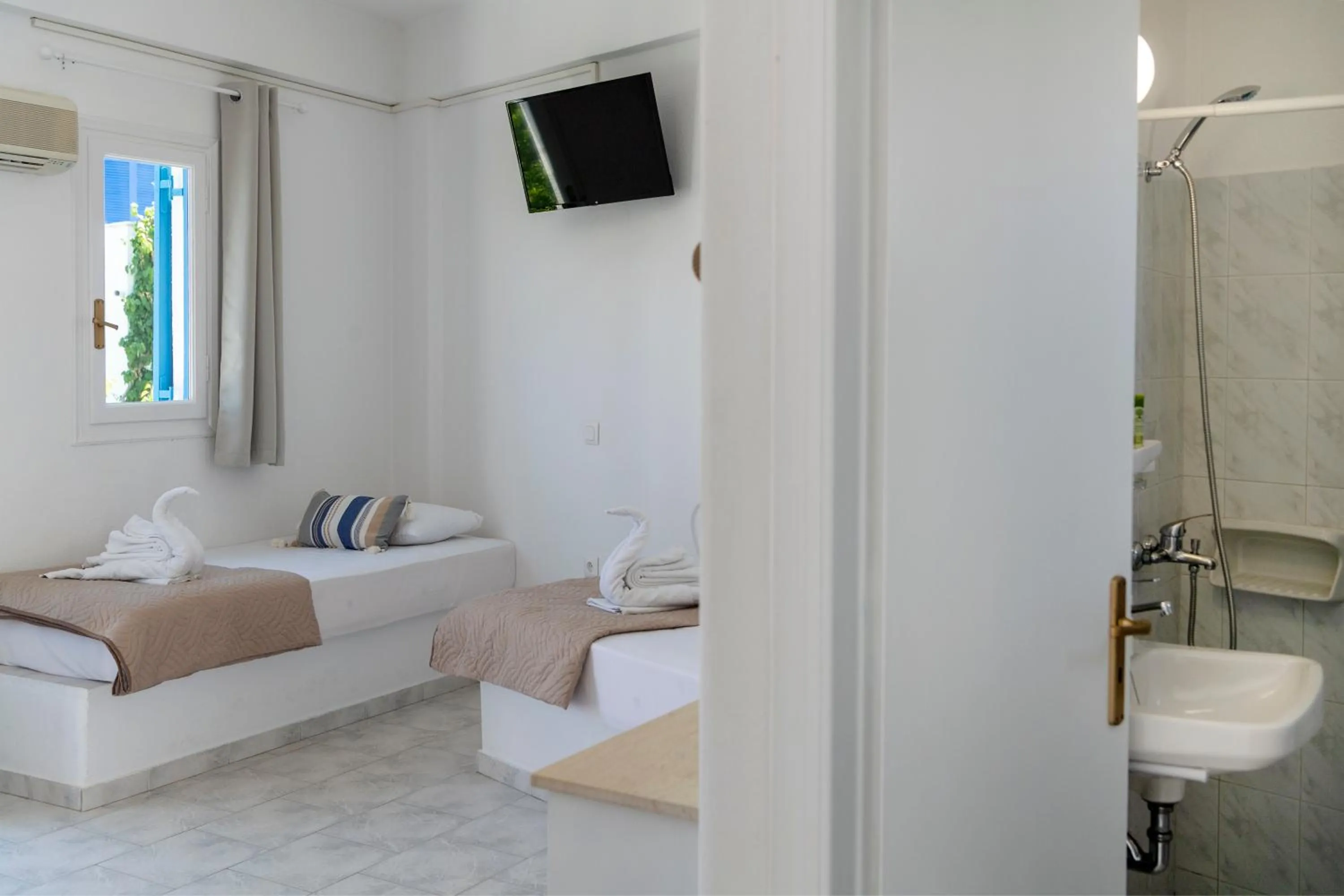 Bedroom, Bed in Ayeri Hotel