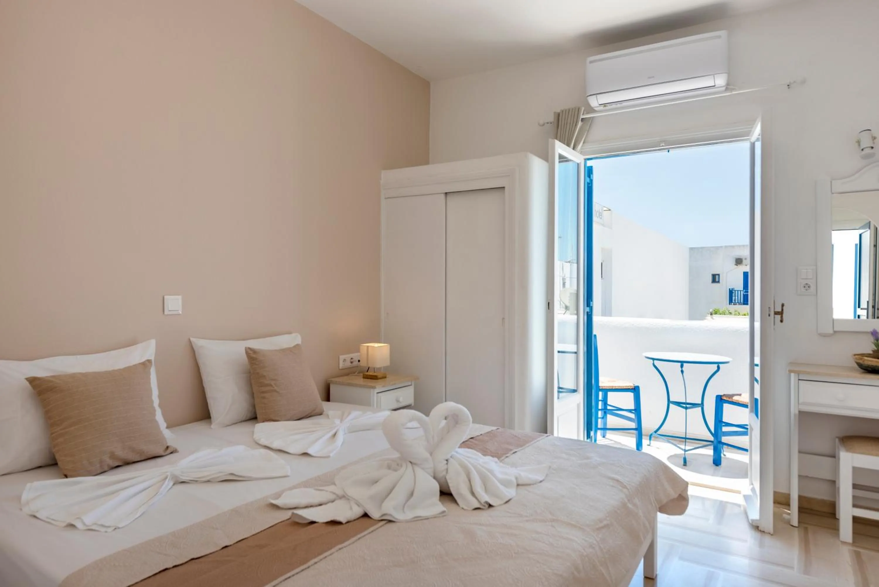 Bedroom, Bed in Ayeri Hotel