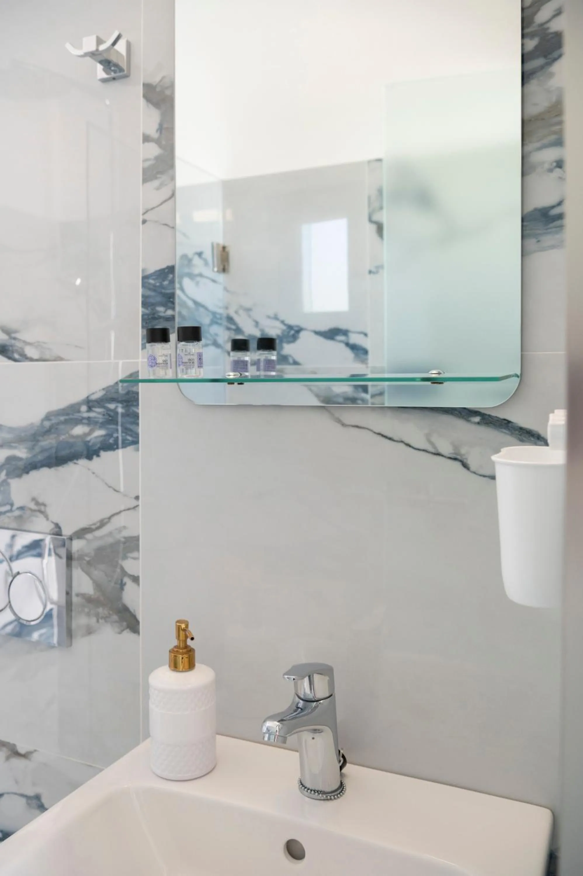 Property building in Ayeri Hotel