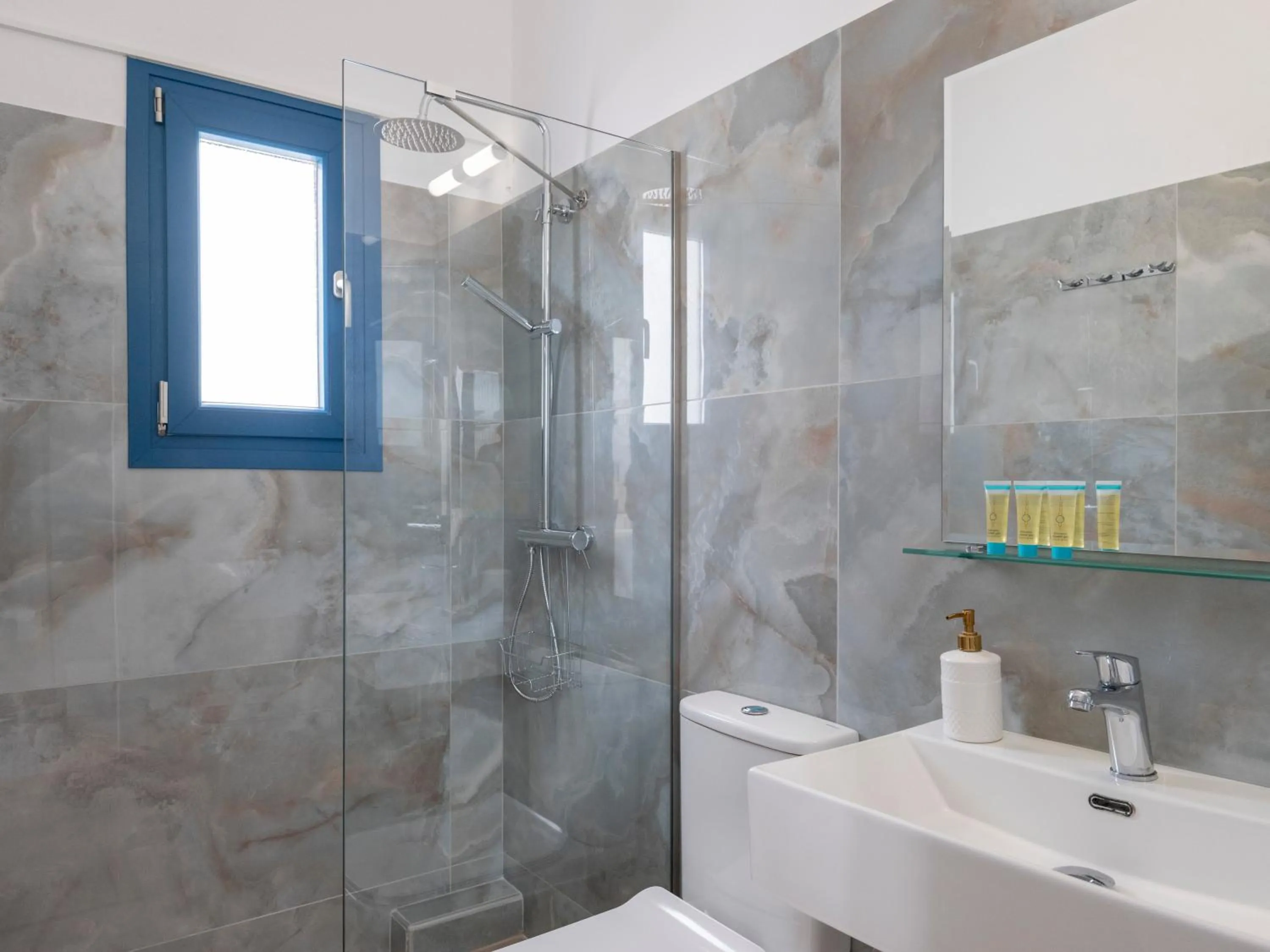 Bathroom in Ayeri Hotel