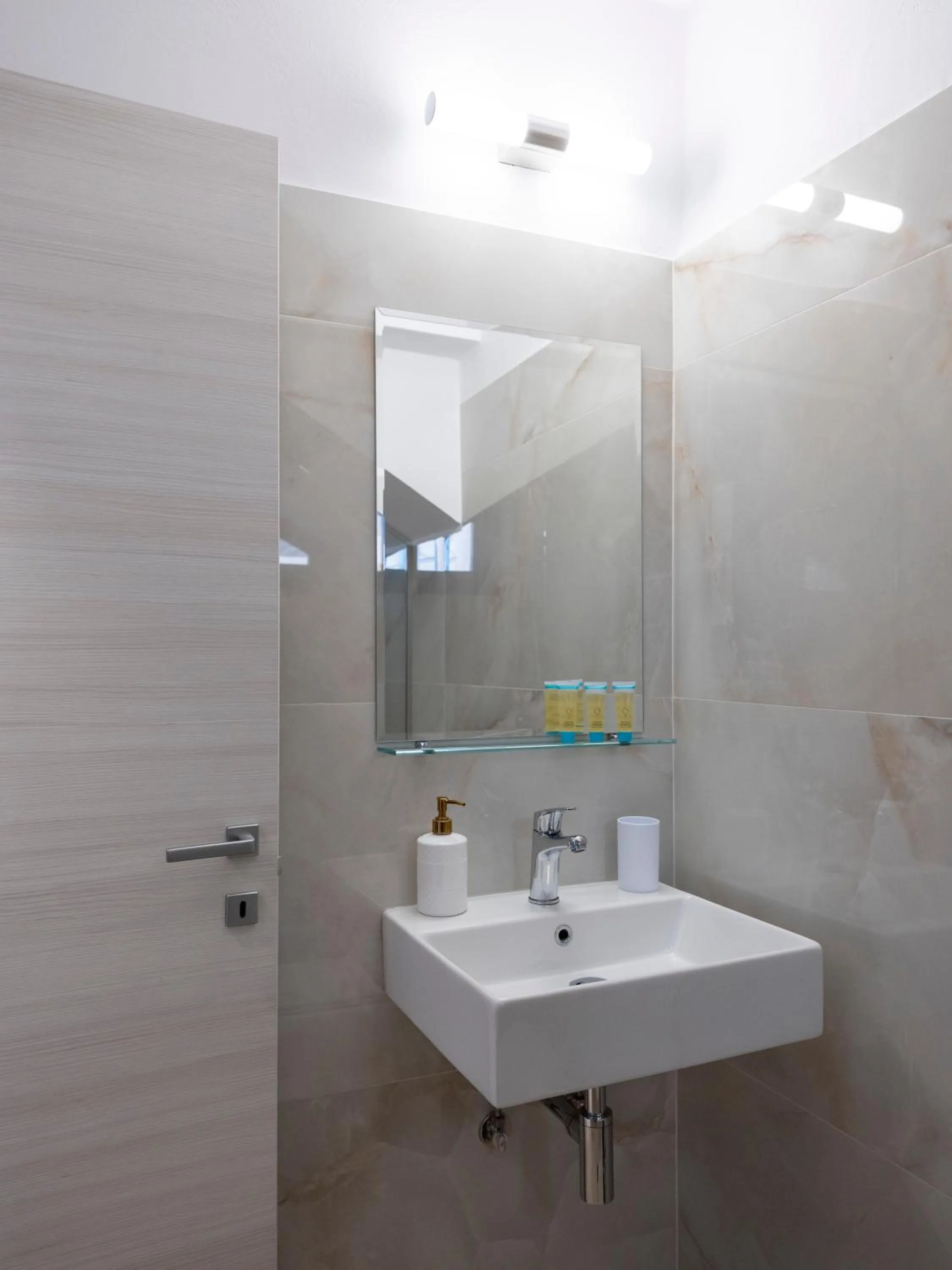 Bathroom in Ayeri Hotel