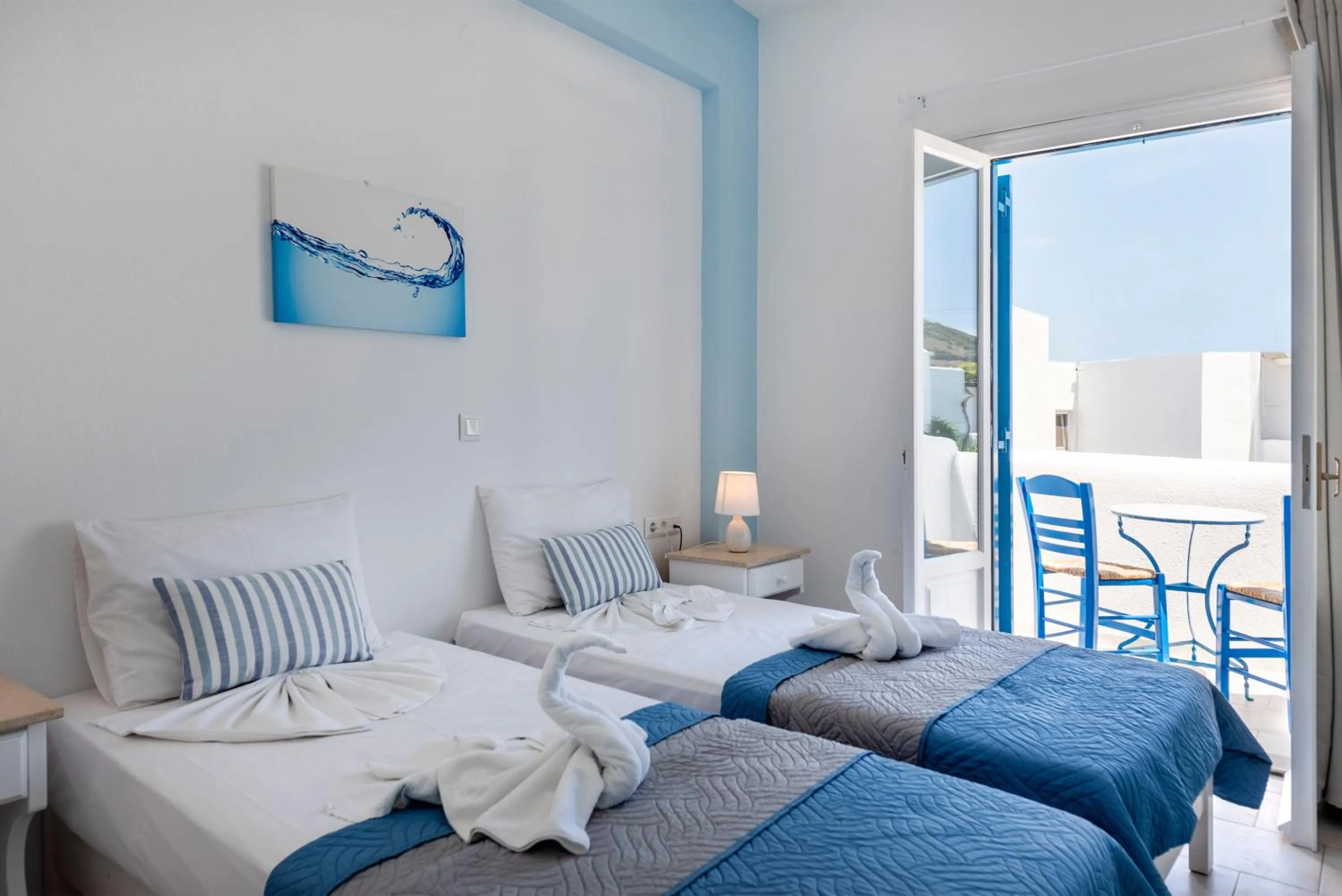 Property building, Bed in Ayeri Hotel