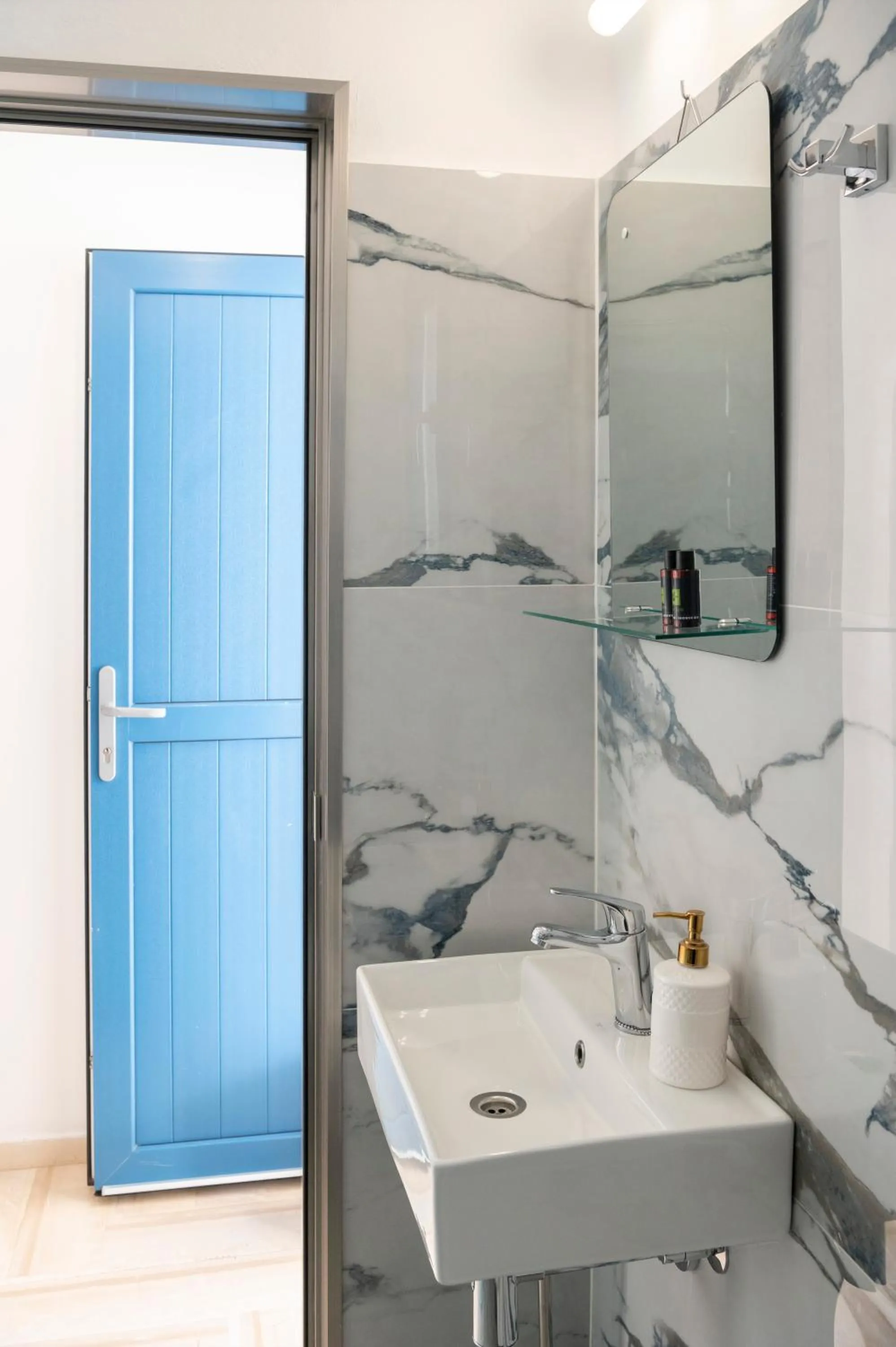 Property building in Ayeri Hotel