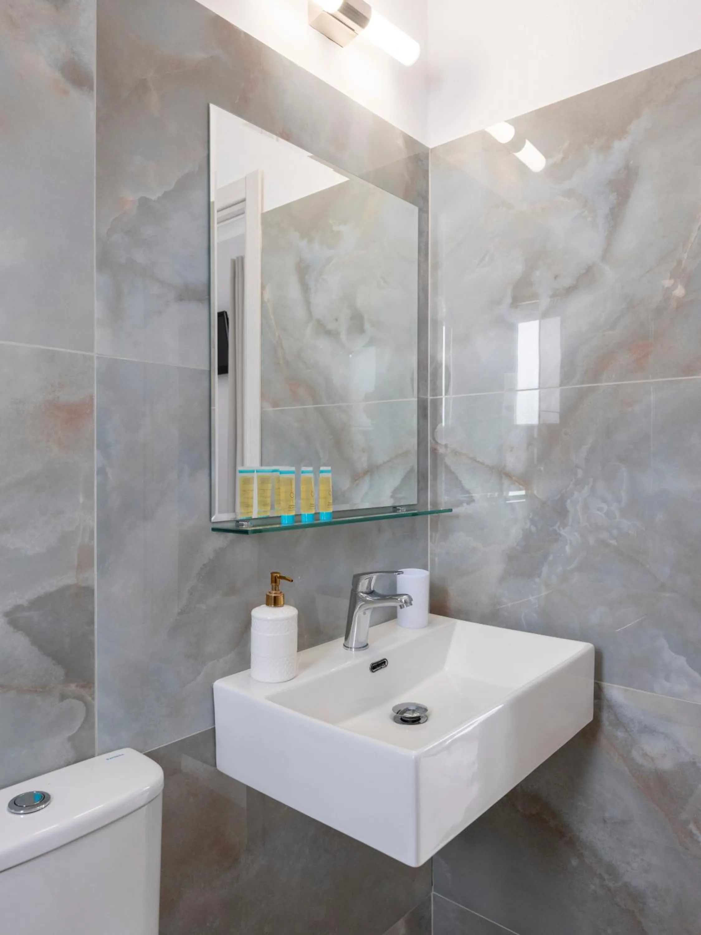 Bathroom in Ayeri Hotel