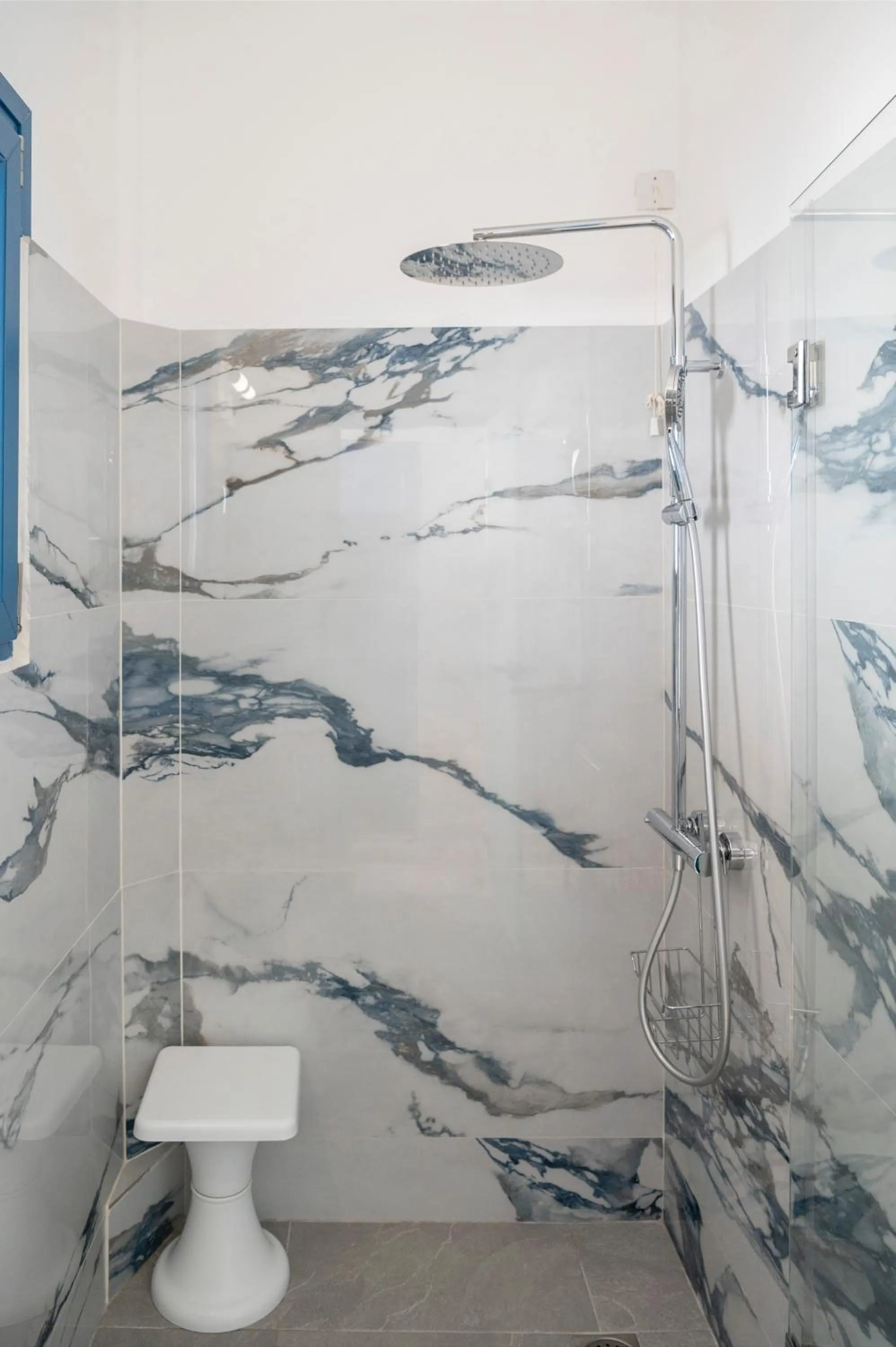 Property building in Ayeri Hotel