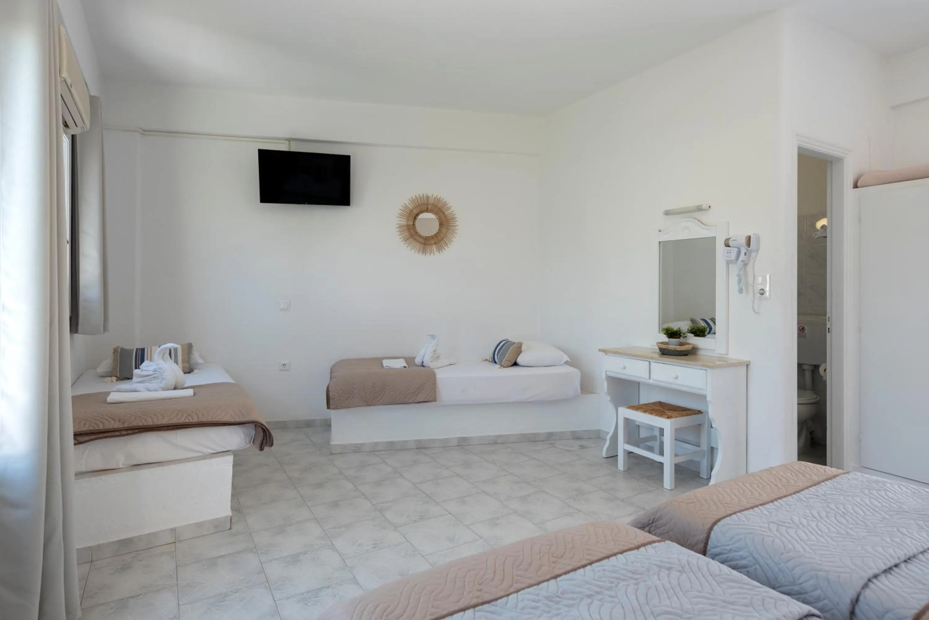 Bedroom, Bed in Ayeri Hotel