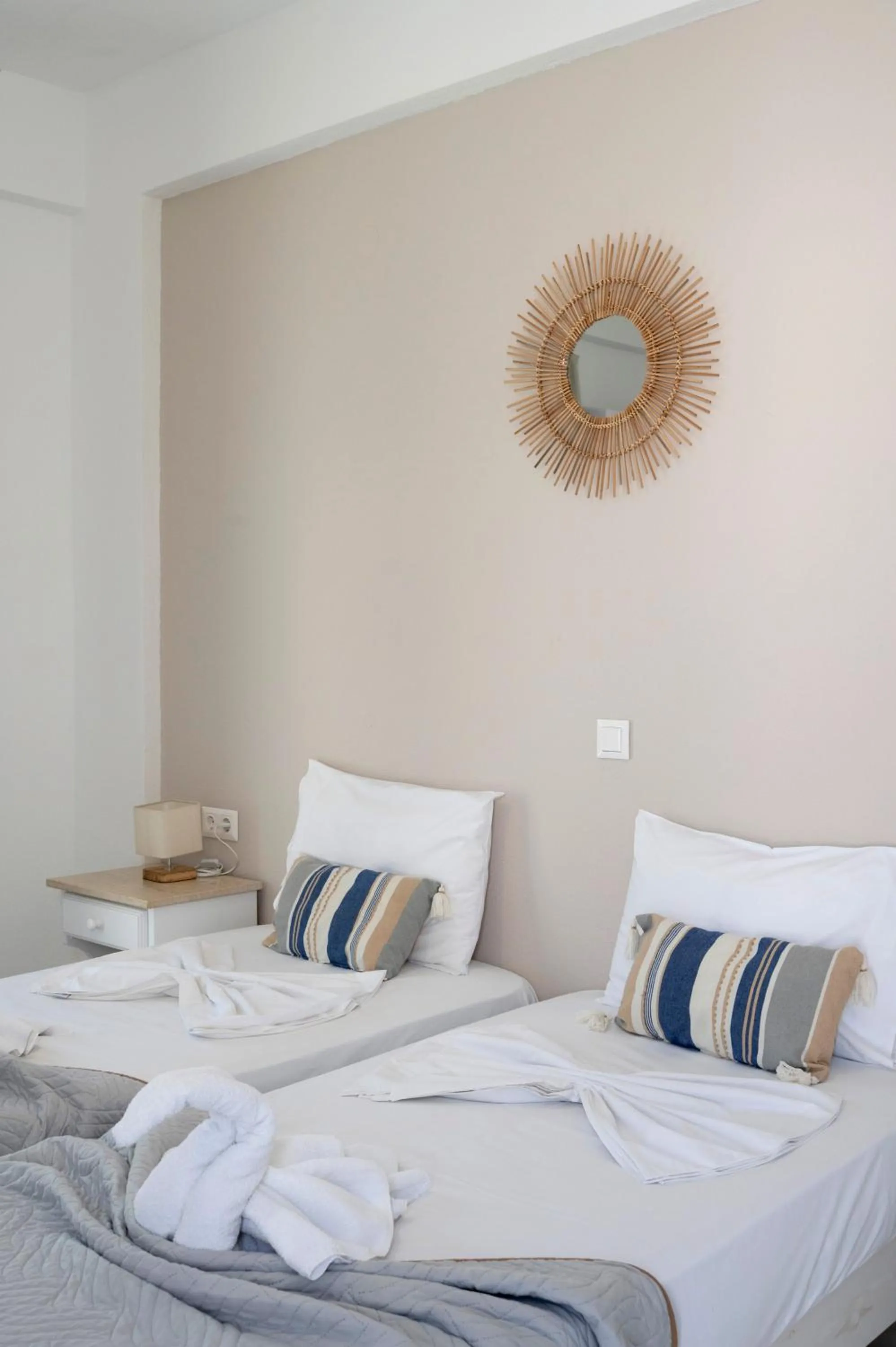 Property building, Bed in Ayeri Hotel