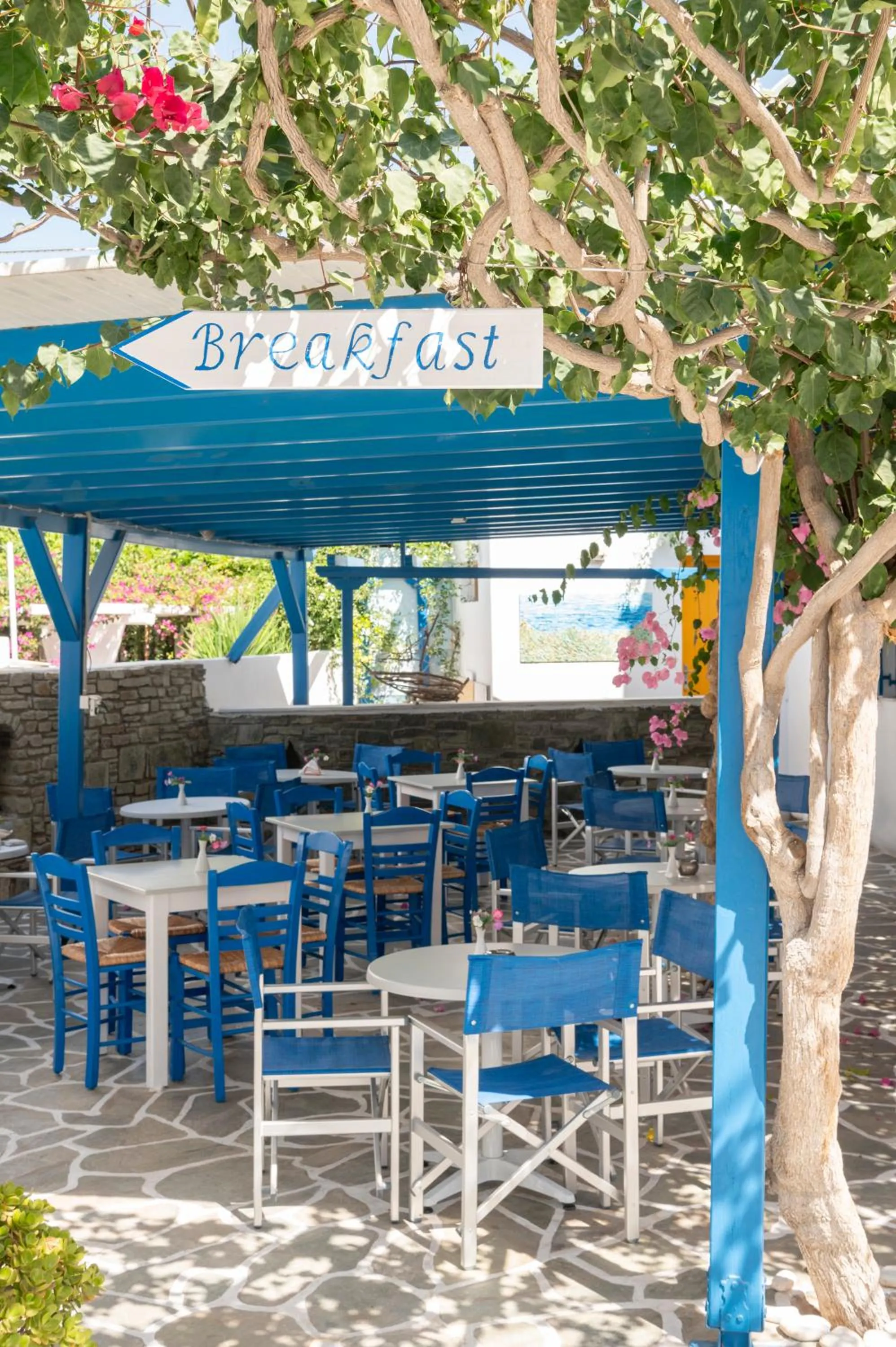 Restaurant/places to eat in Ayeri Hotel