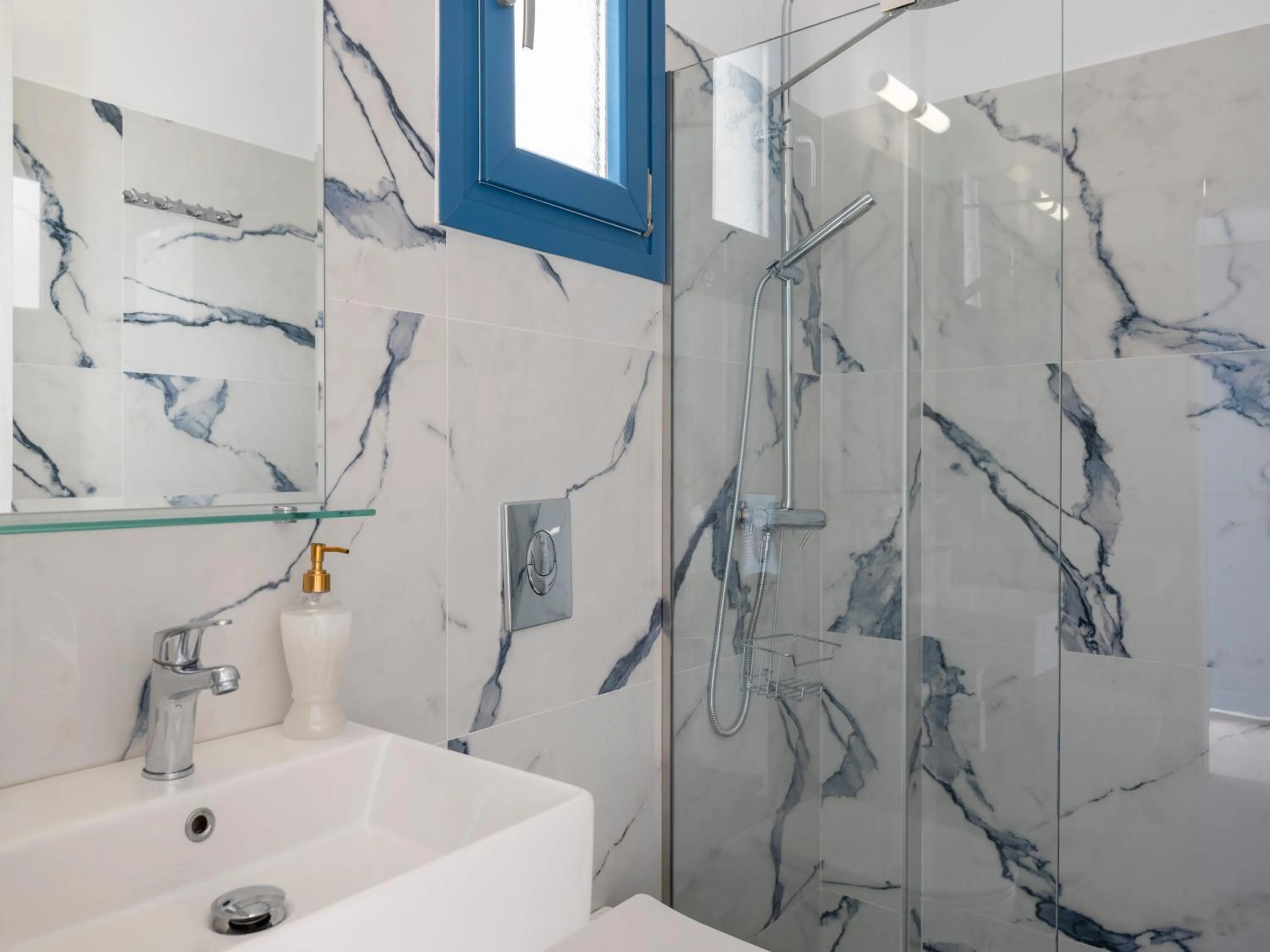 Bathroom in Ayeri Hotel