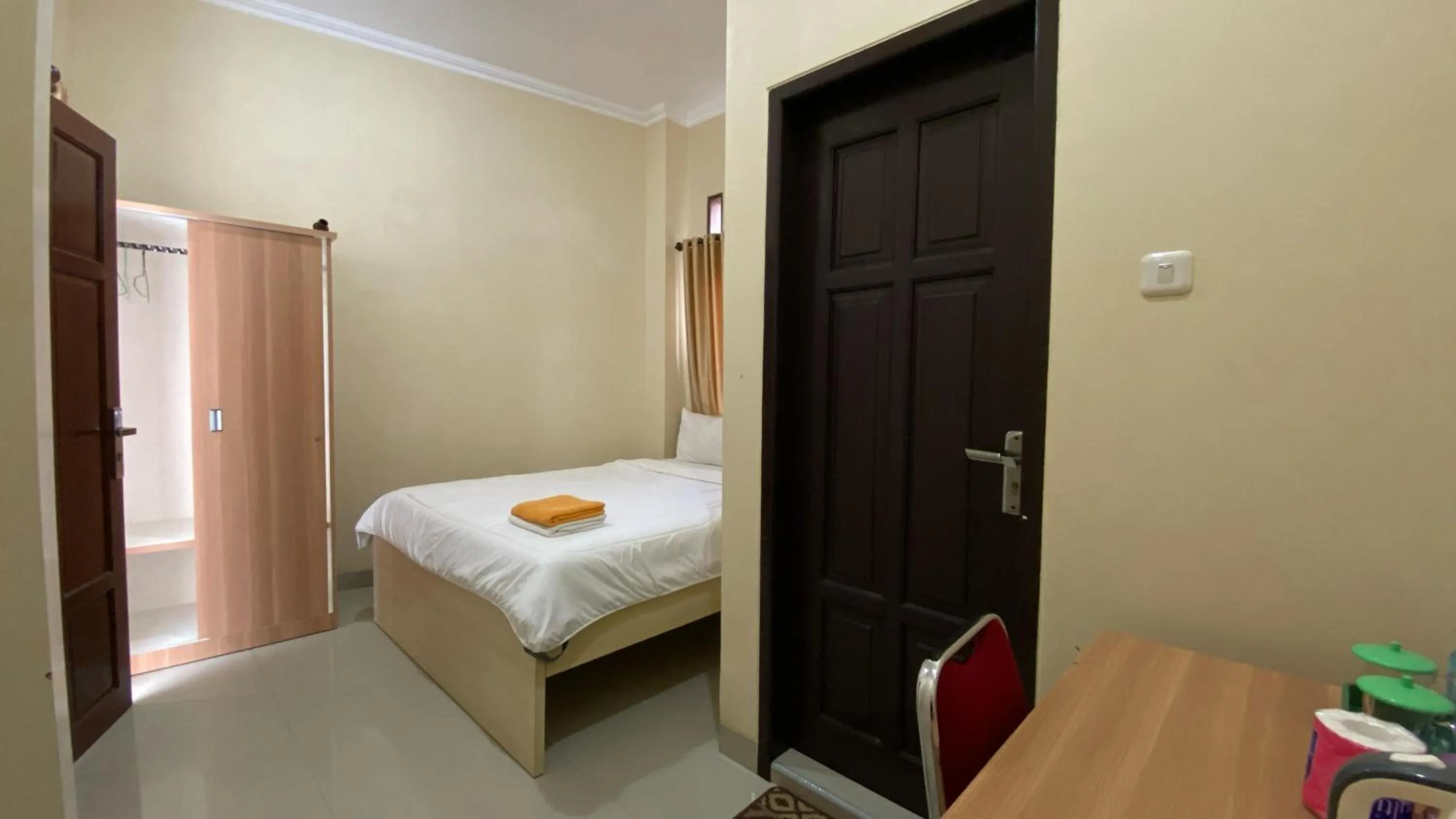 Bedroom, Bed in Toraja Lodge Guest House