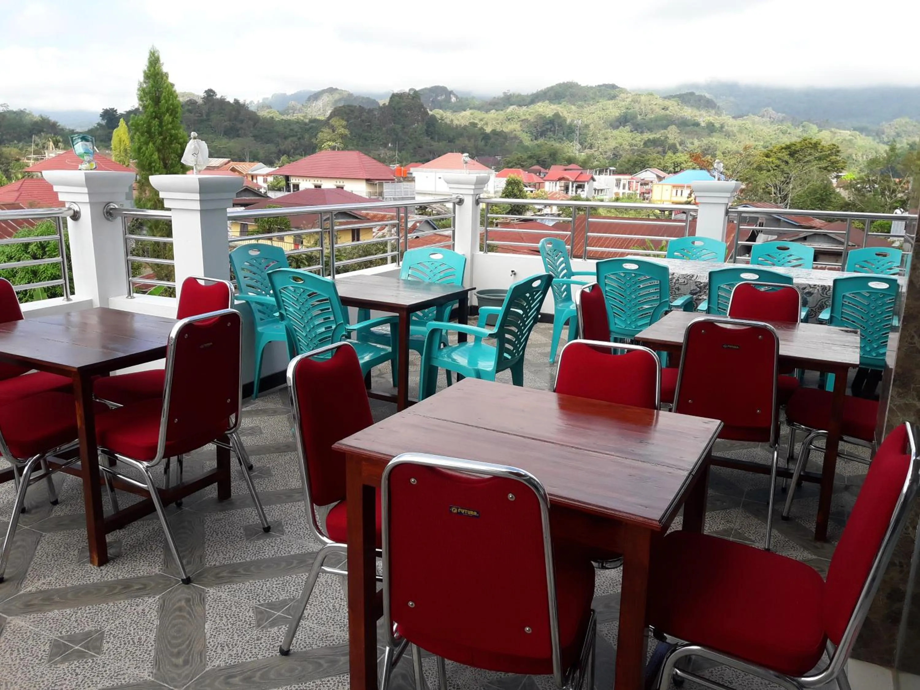 Restaurant/places to eat in Toraja Lodge Guest House