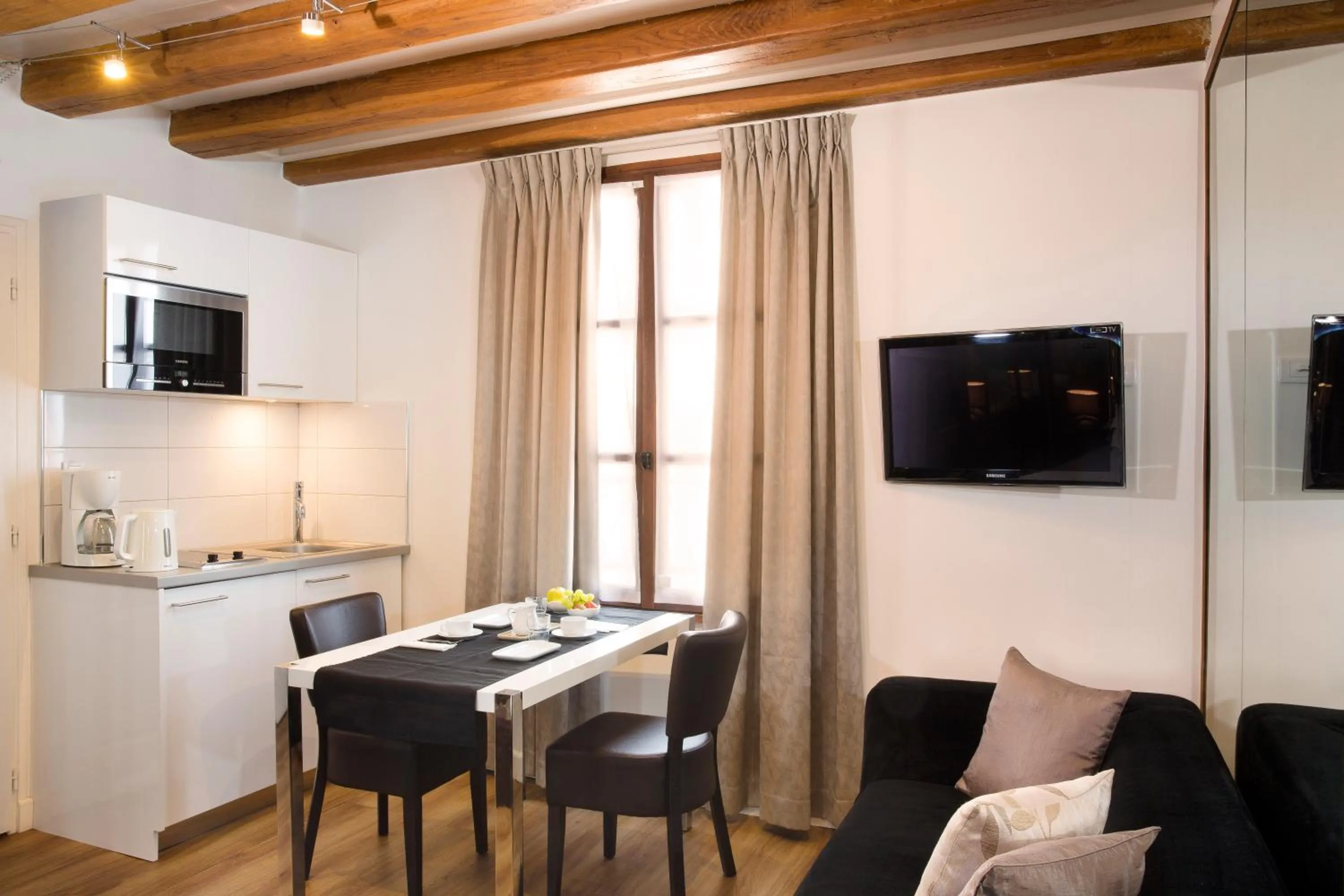 TV and multimedia in Résidence du Lion d'Or Louvre