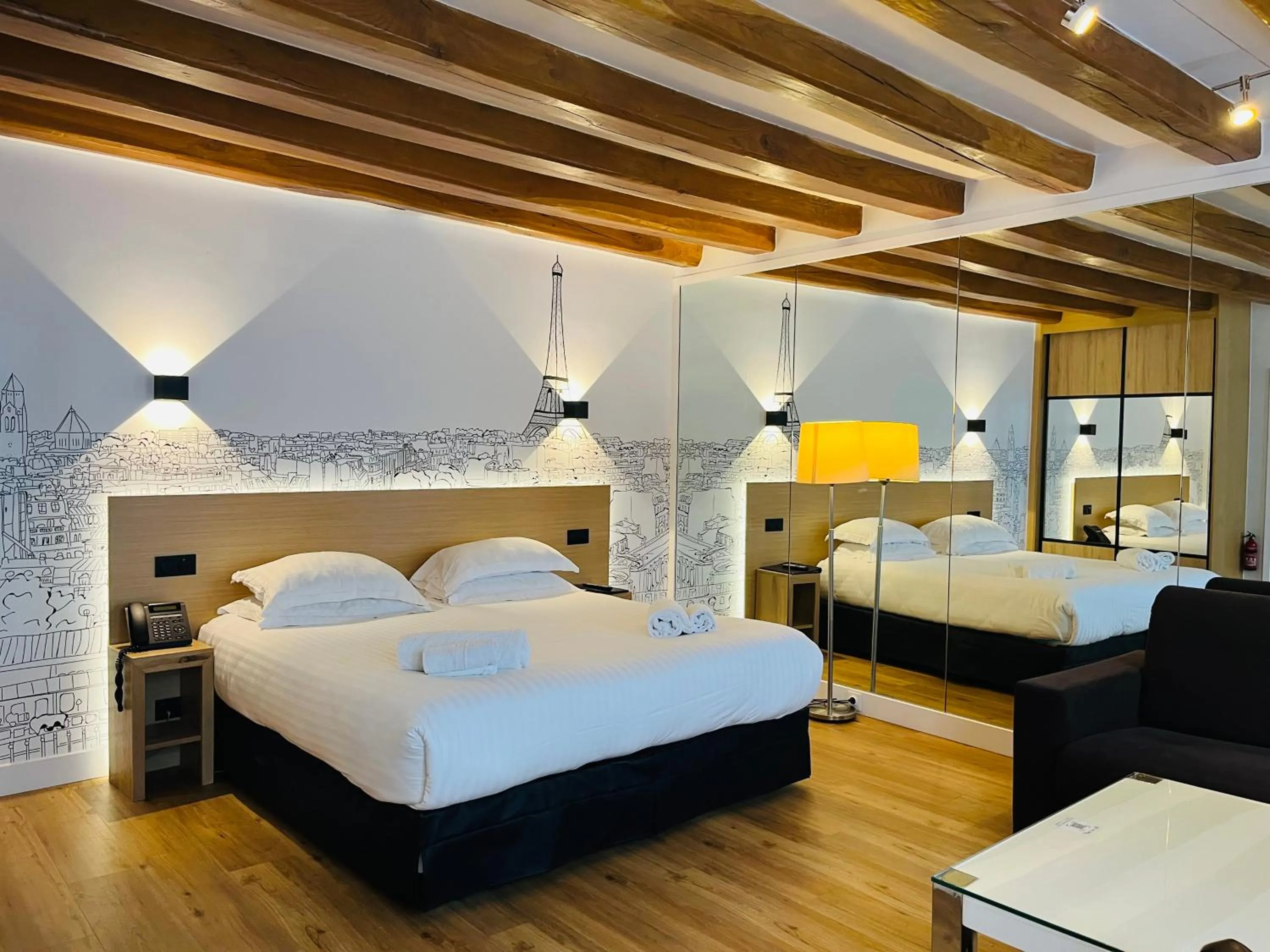 Bed in Résidence du Lion d'Or Louvre