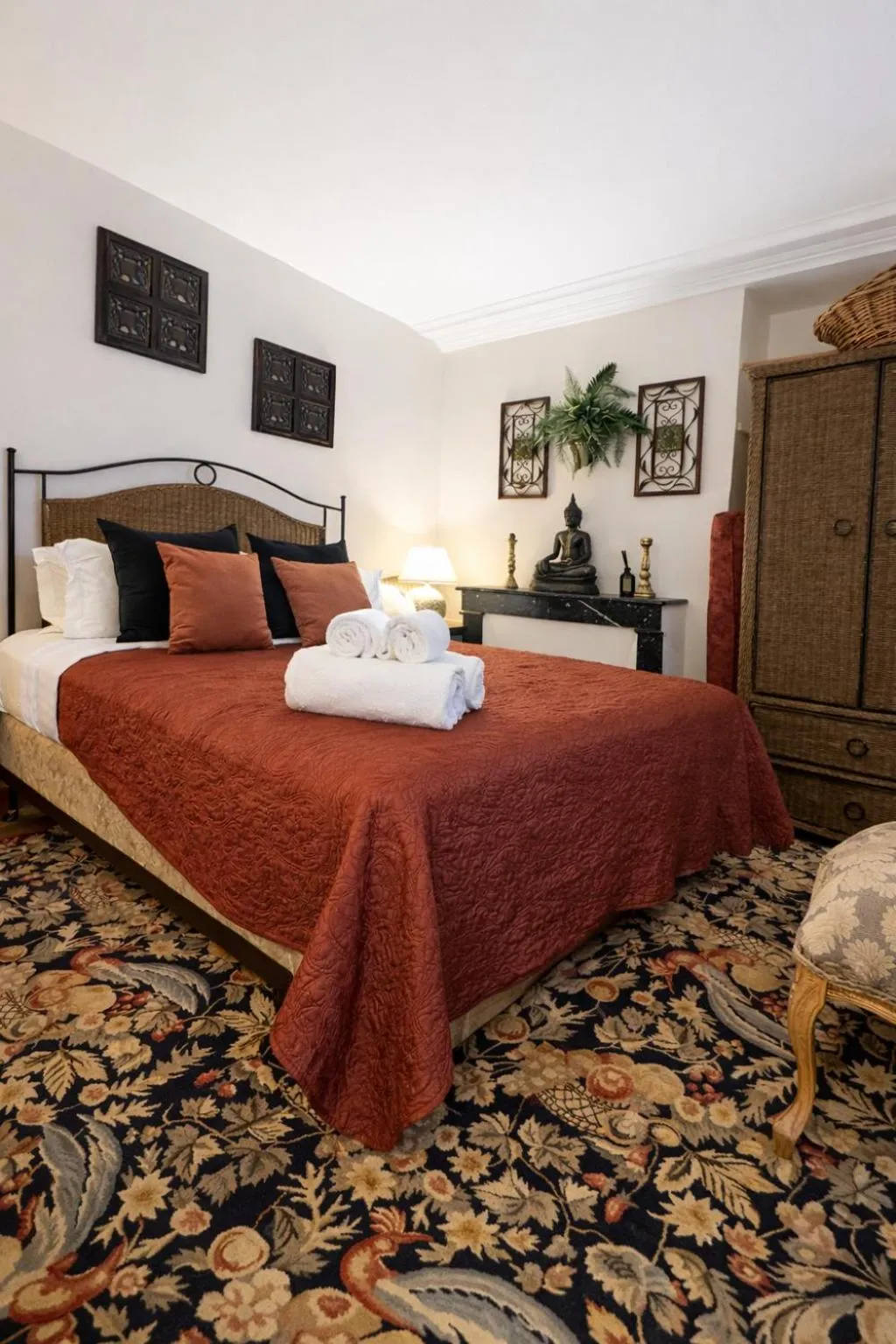 Bed in Lion d'Or Paris Suites