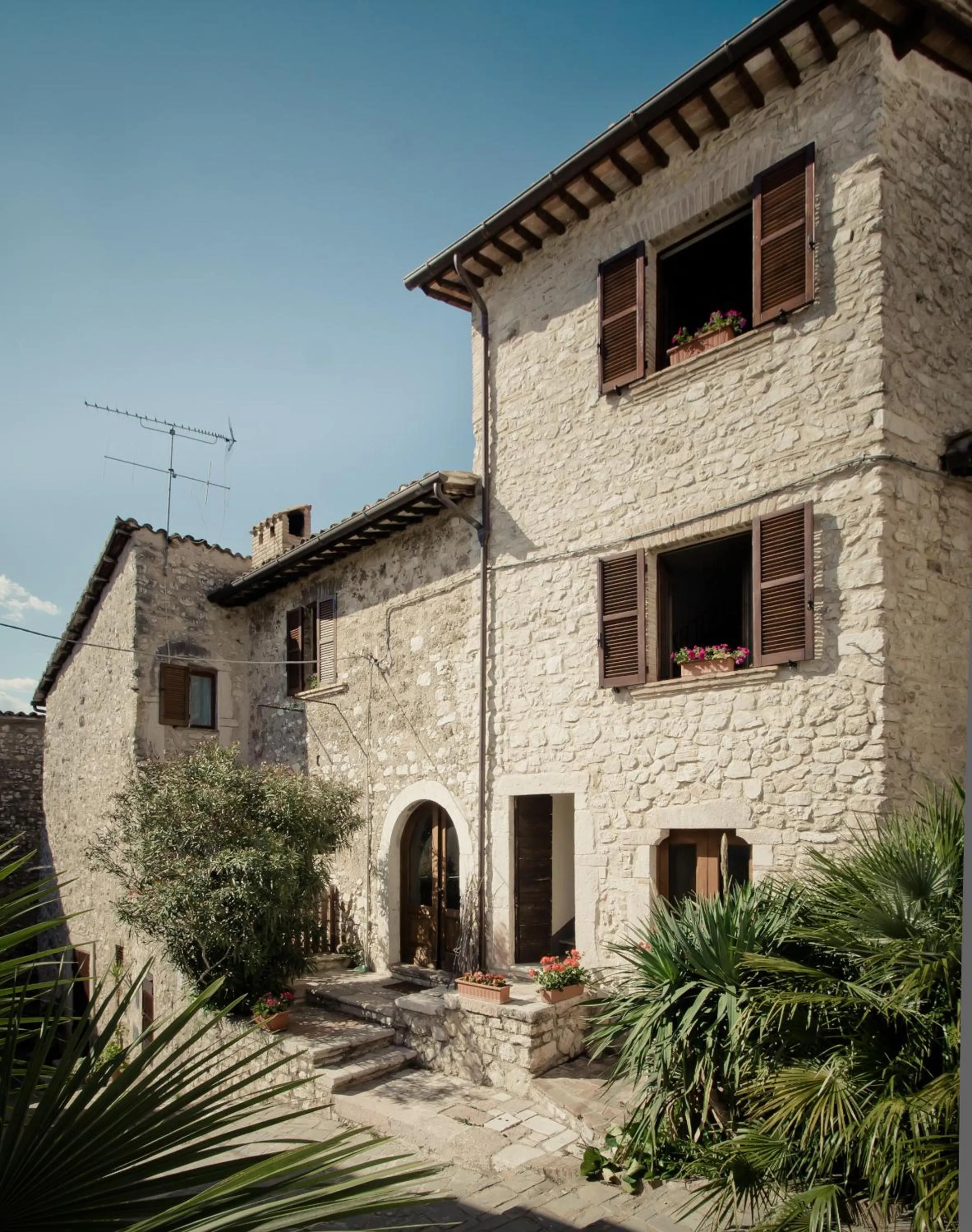 Property building in Borgo San Valentino