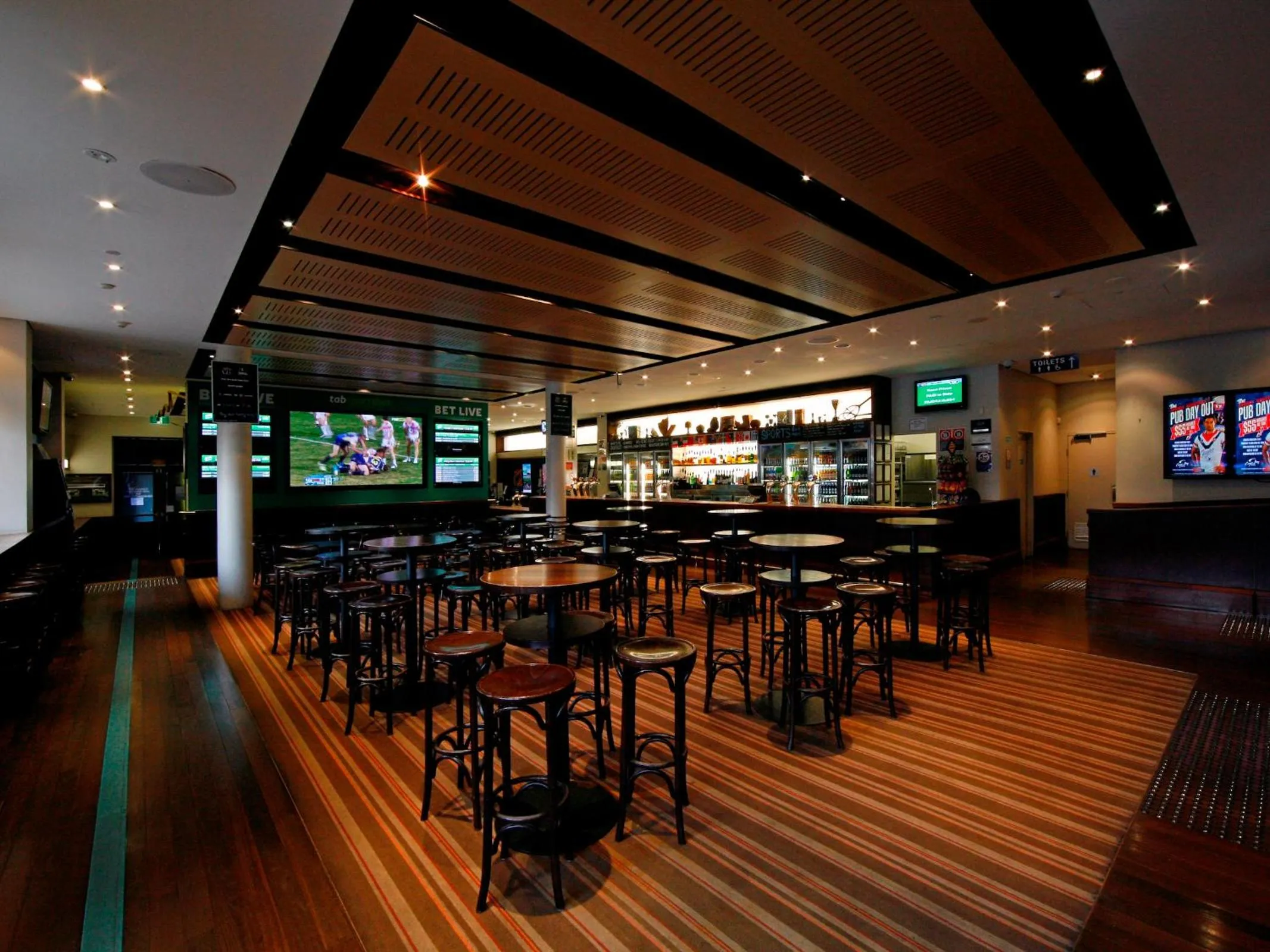 Lounge or bar in Coogee Bay Hotel