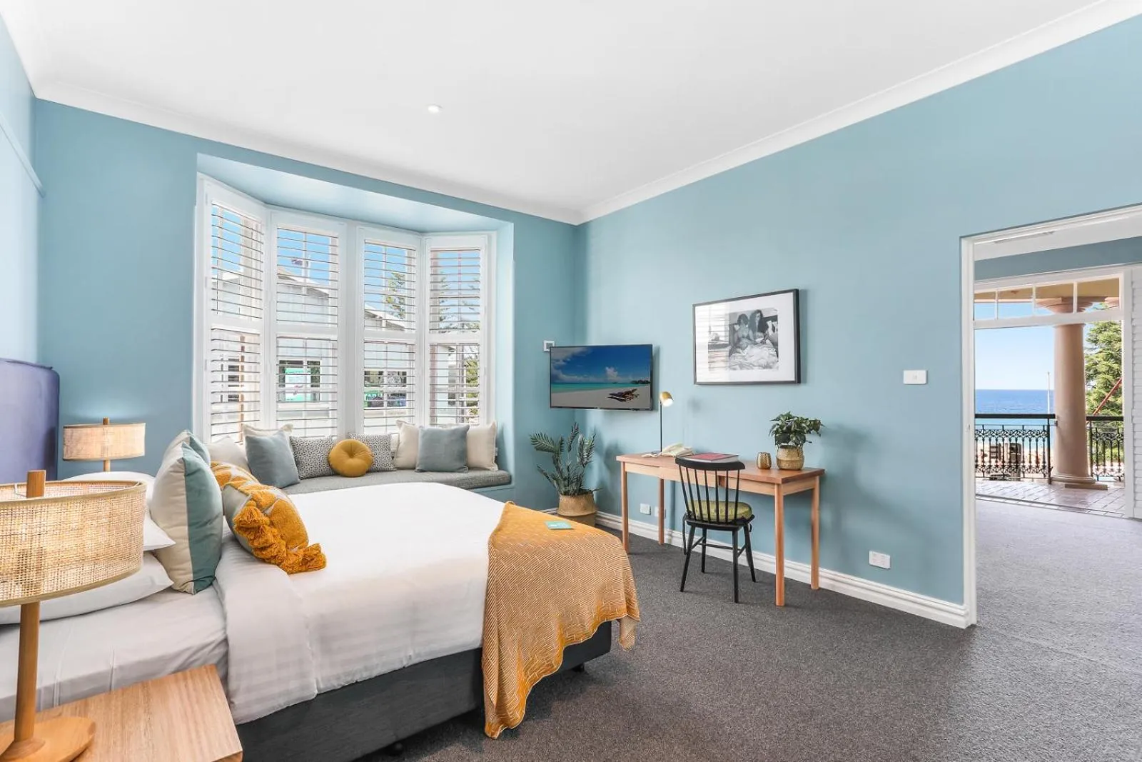 Bedroom, Bed in Coogee Bay Hotel