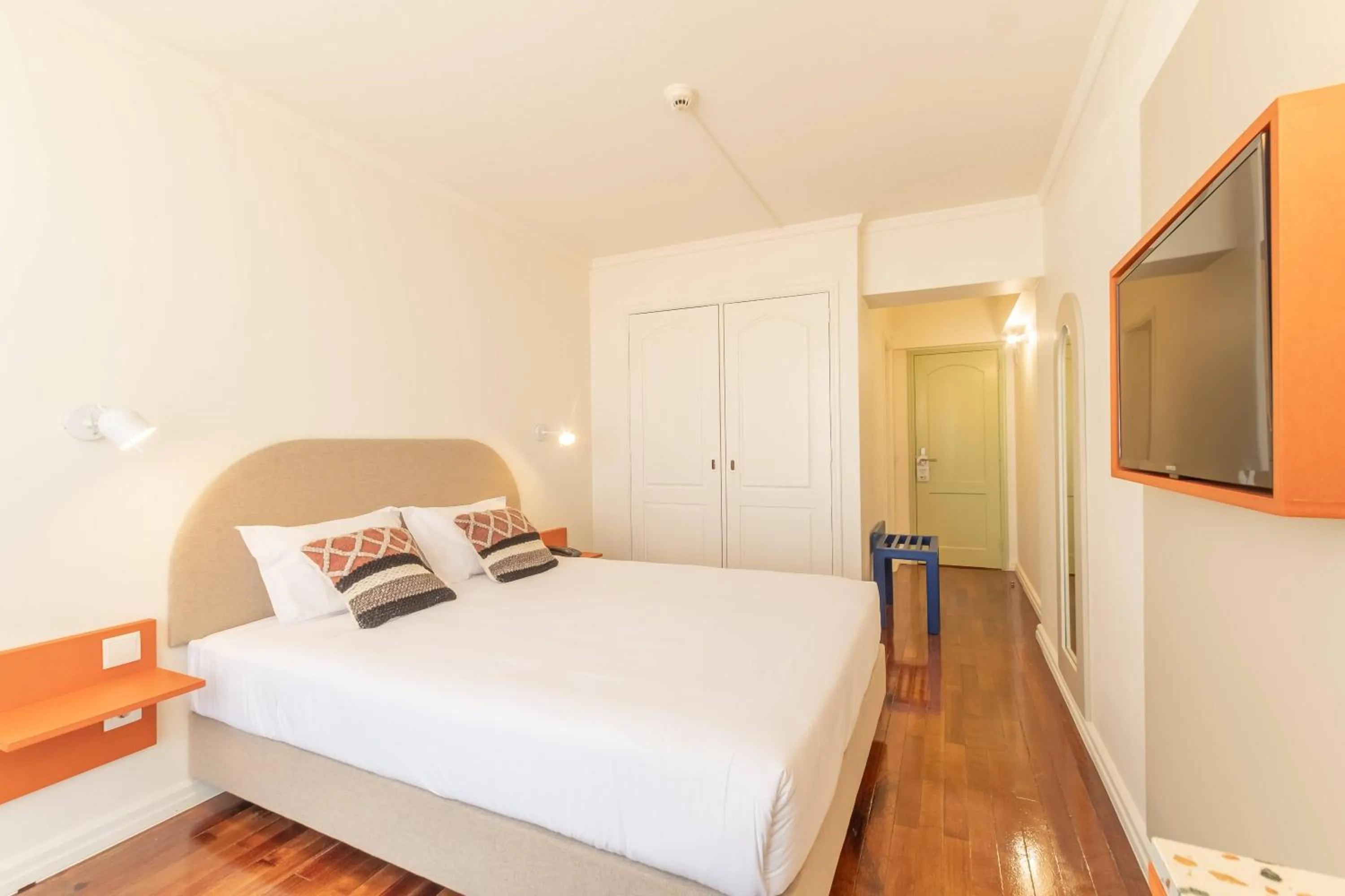 Bed in WOT Lagos Montemar Soul