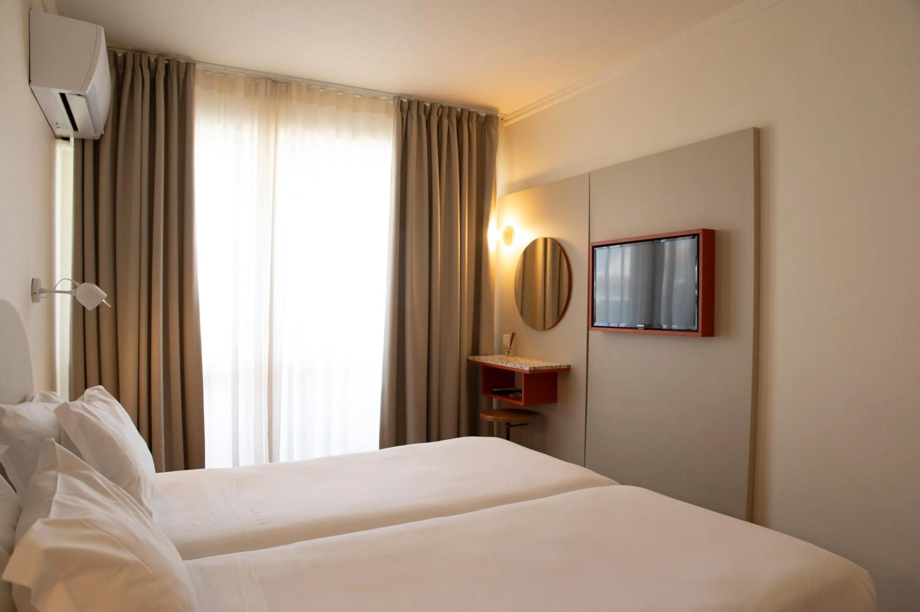 Bed in WOT Lagos Montemar Soul