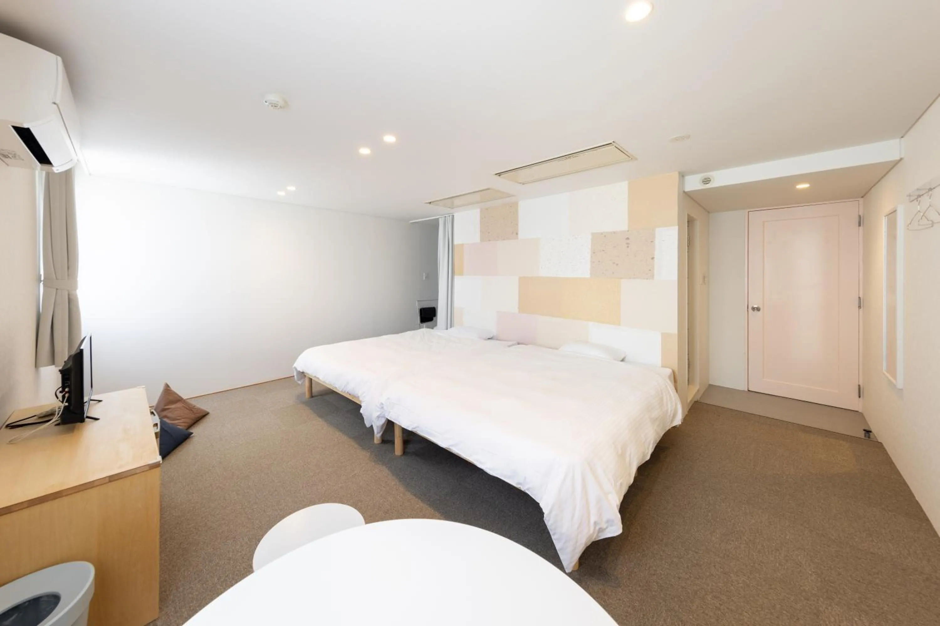 Photo of the whole room, Bed in Crasco TABI-NE