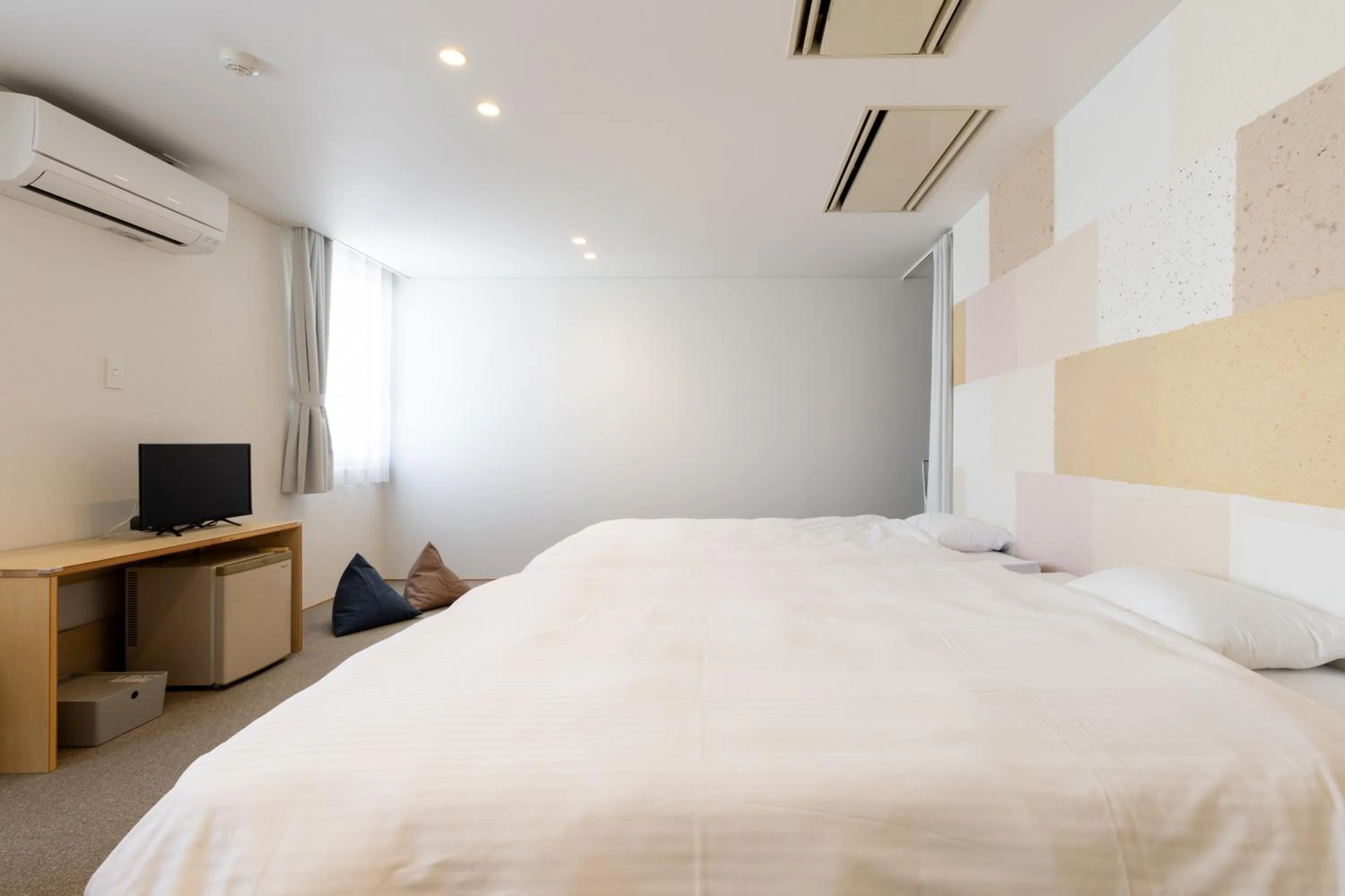 Photo of the whole room, Bed in Crasco TABI-NE