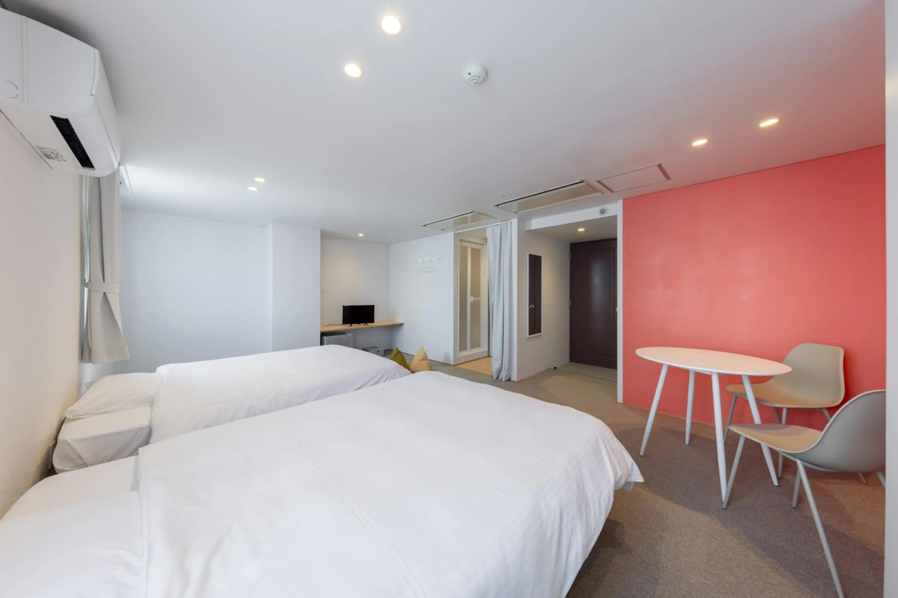 Photo of the whole room, Bed in Crasco TABI-NE