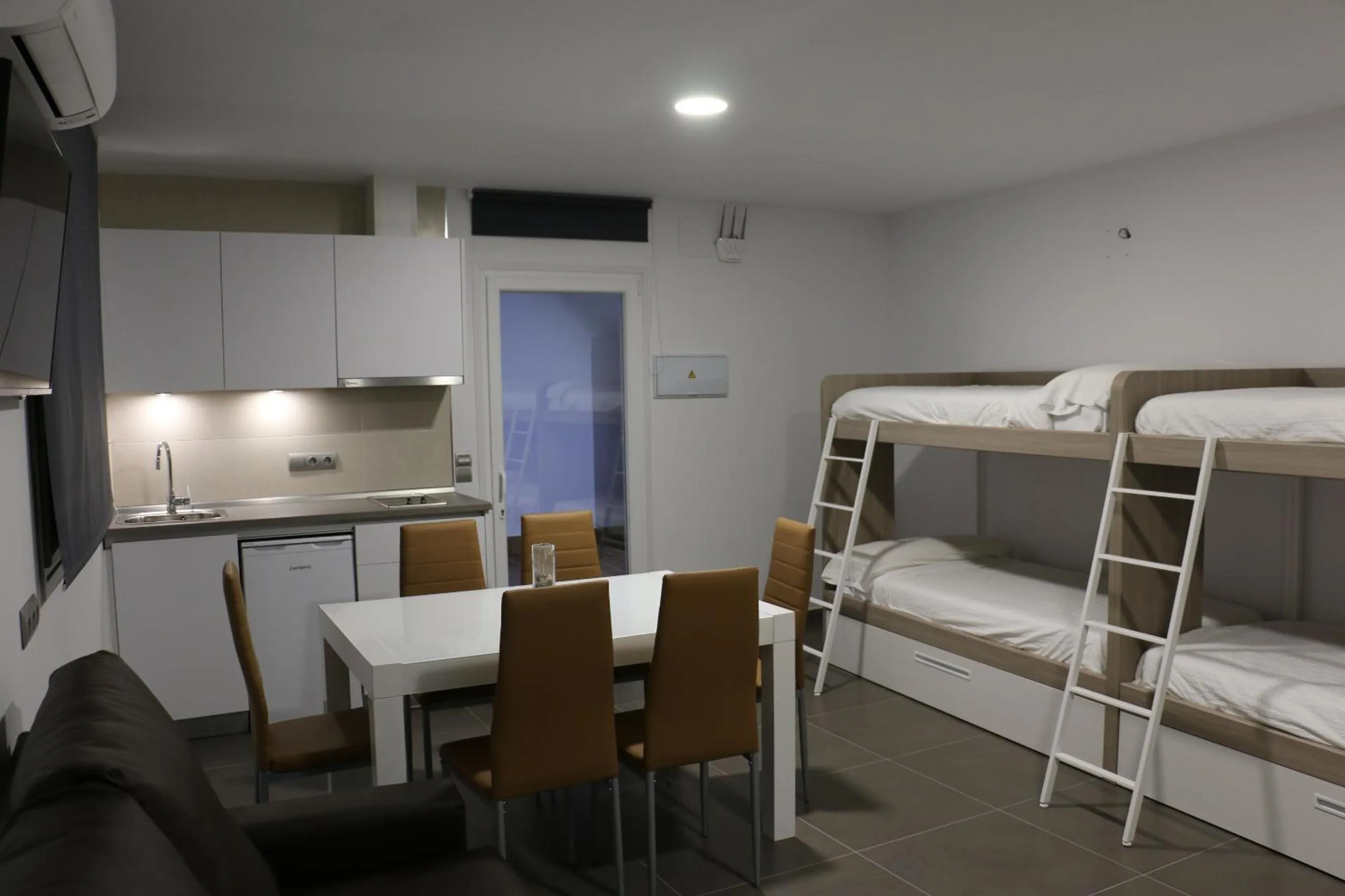 Kitchen or kitchenette, Bed in Hotel Restaurante El Corte