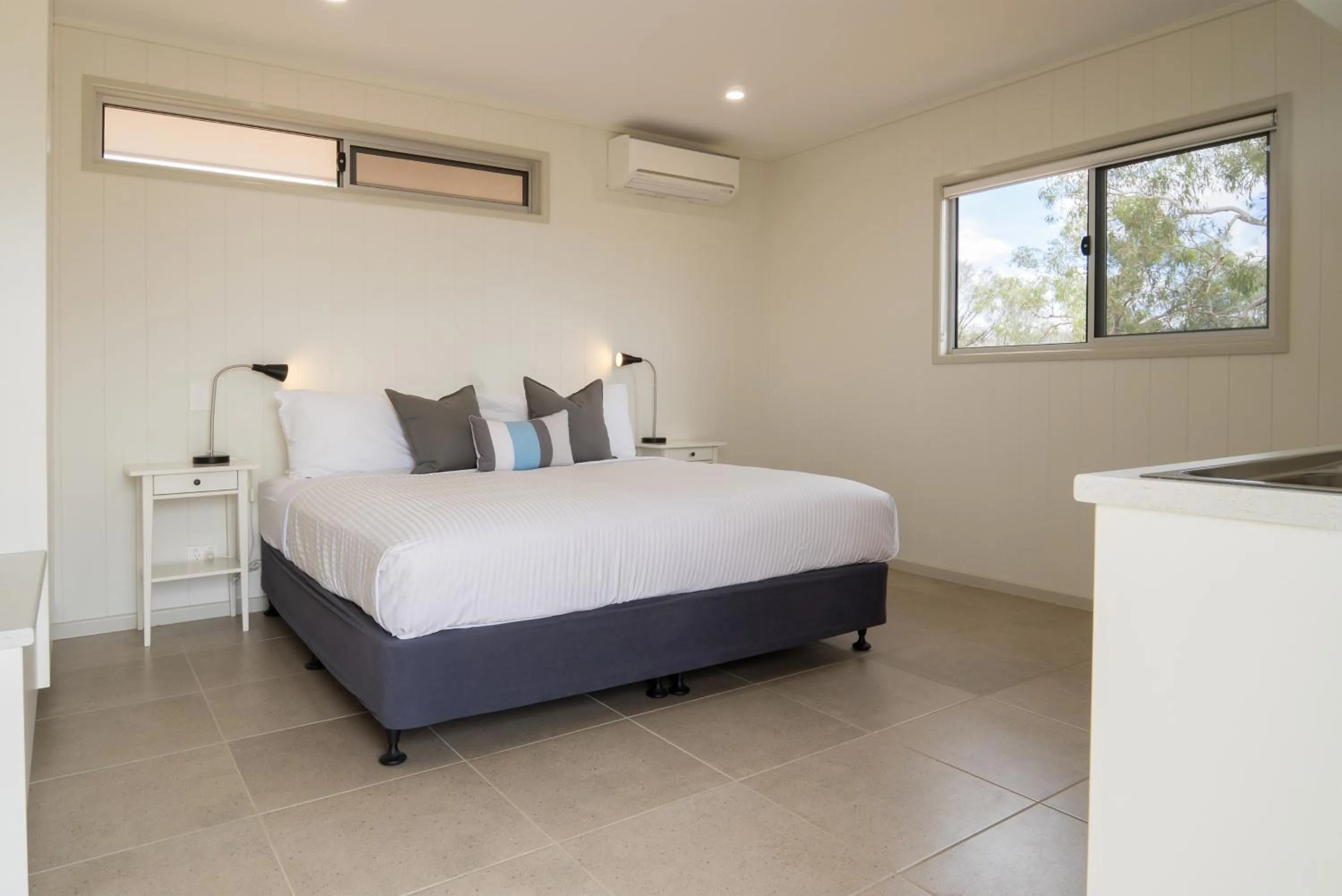 Bedroom, Bed in Cooper's Country Lodge
