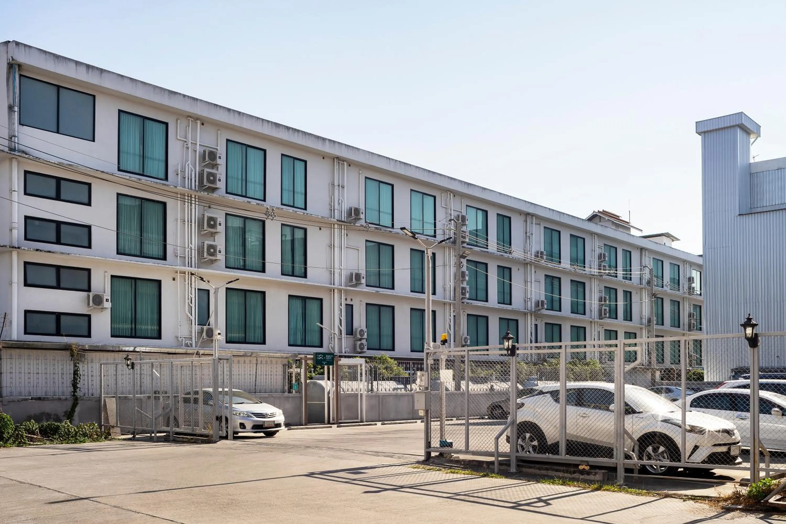 Parking in Darley Hotel Chiangmai