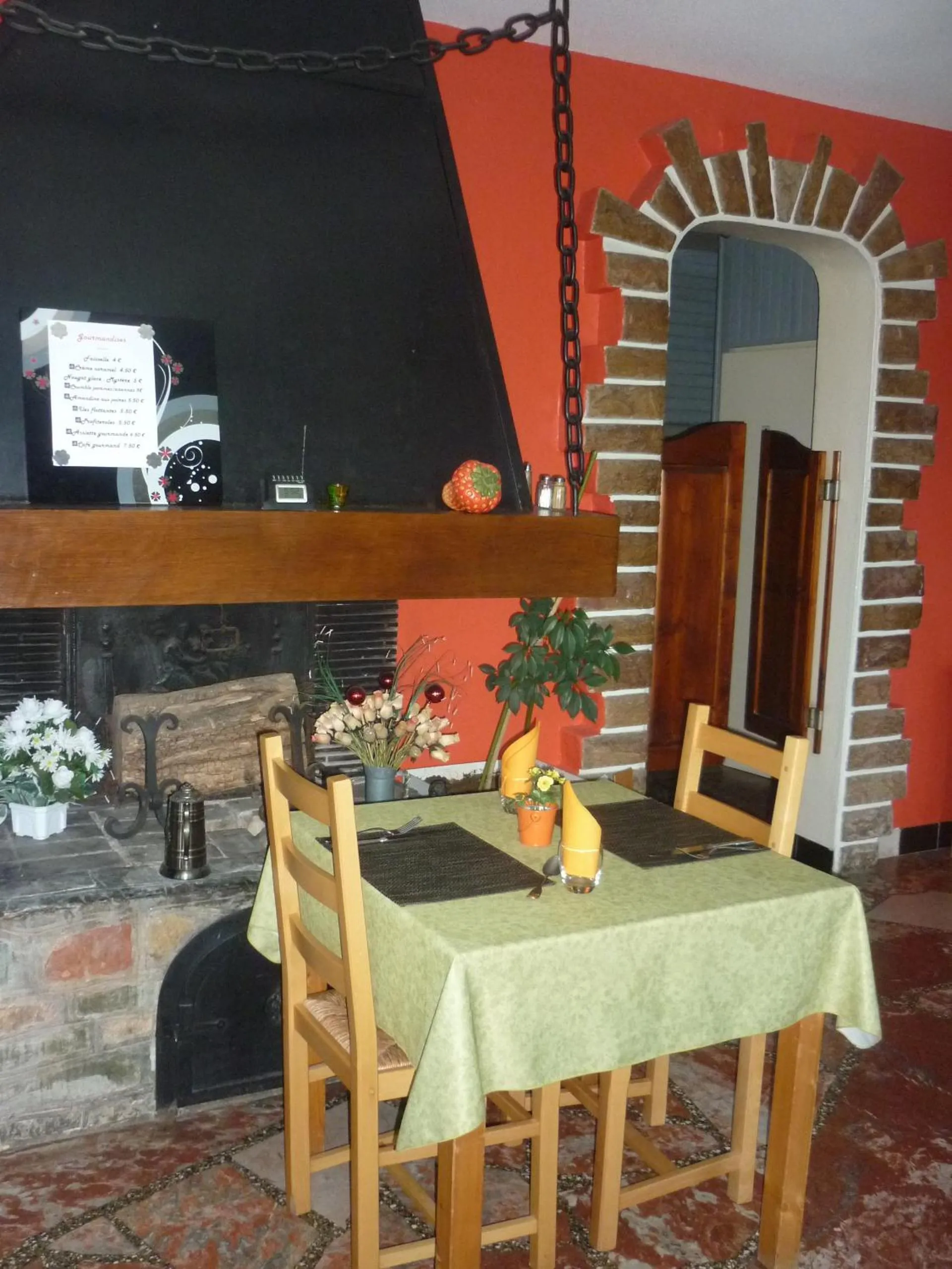 Restaurant/places to eat in Hotel Restaurant La Chaumiere du Lac