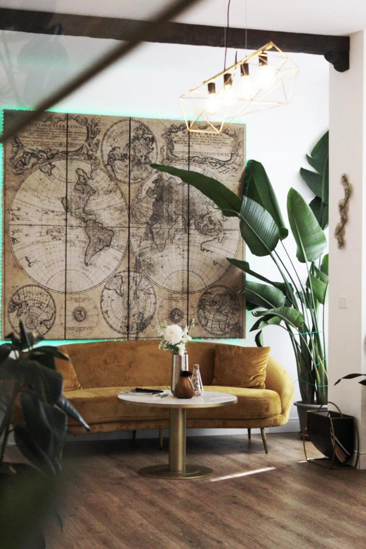 Restaurant/places to eat in Baby Hotel