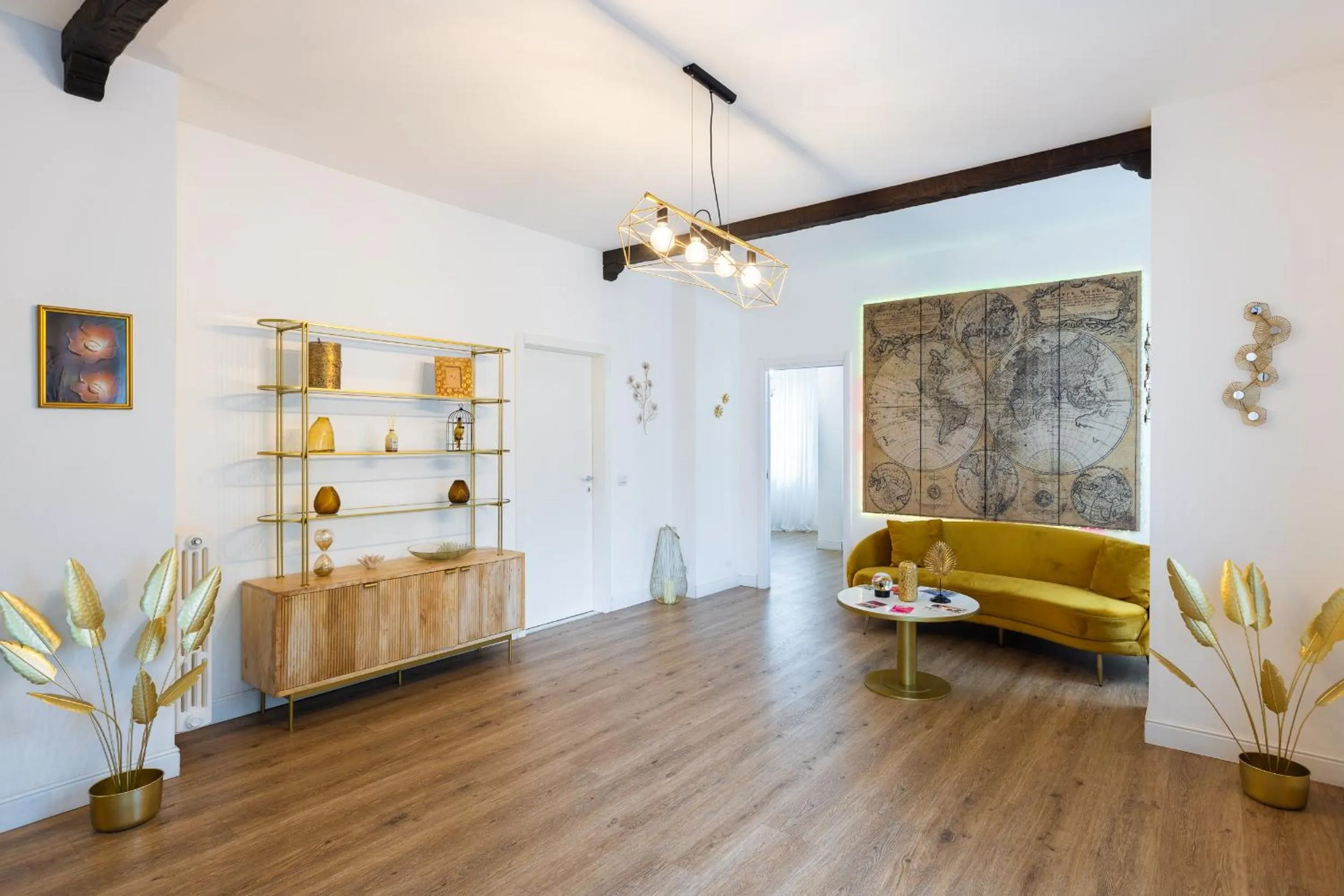 Communal lounge/ TV room in Domino Hotel