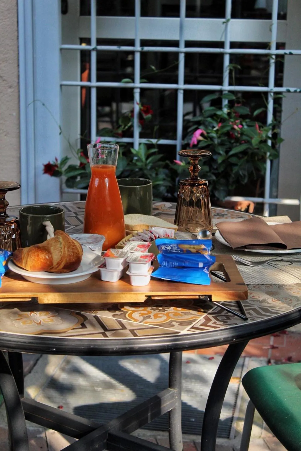 Breakfast in Baby Hotel