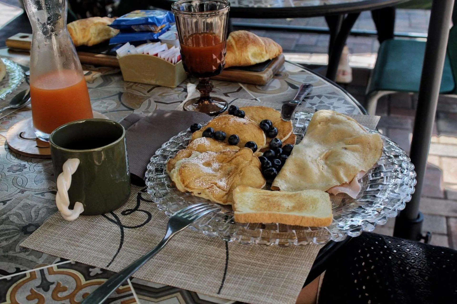 Food and drinks in Baby Hotel