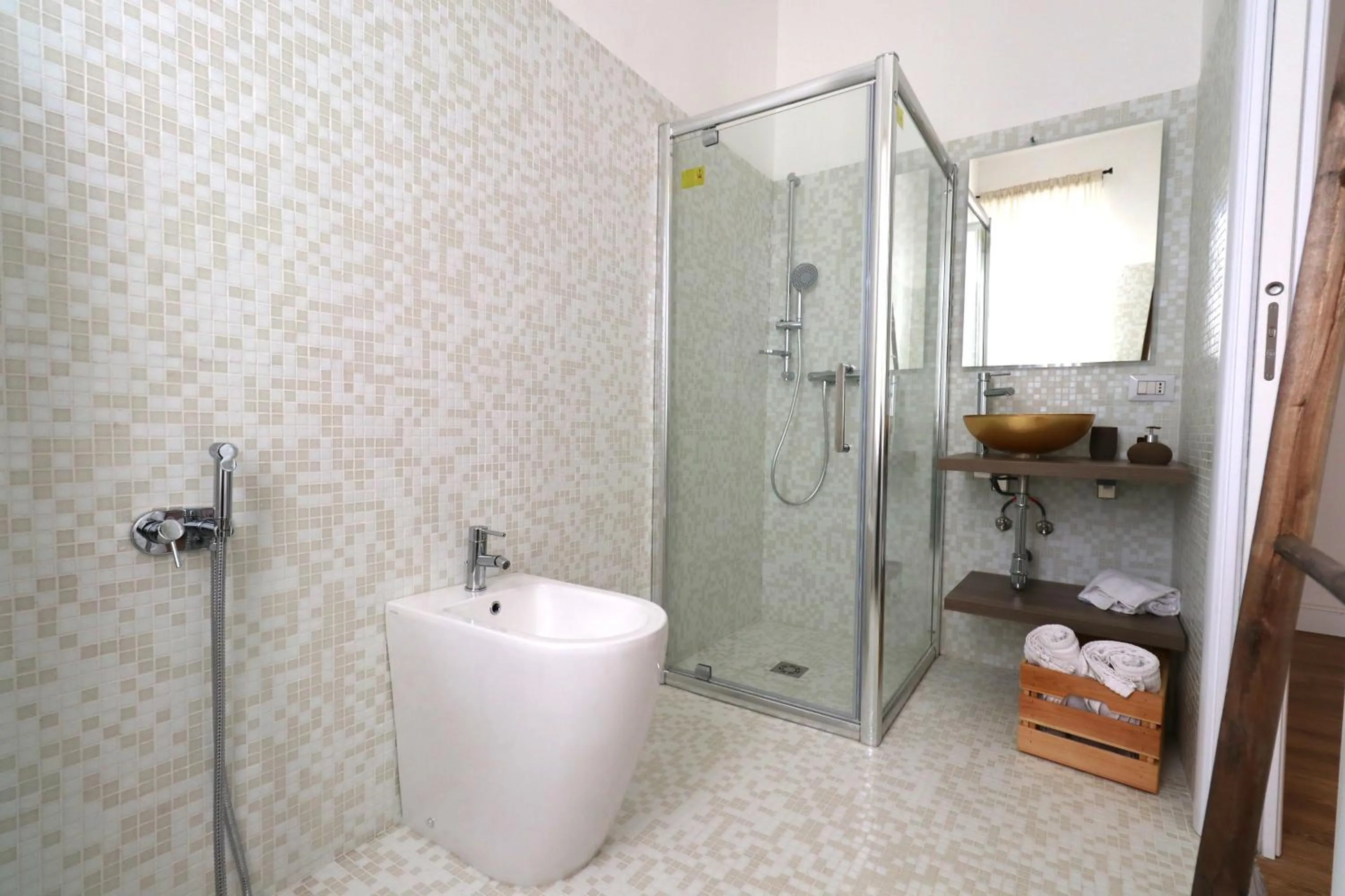 Shower in Baby Hotel