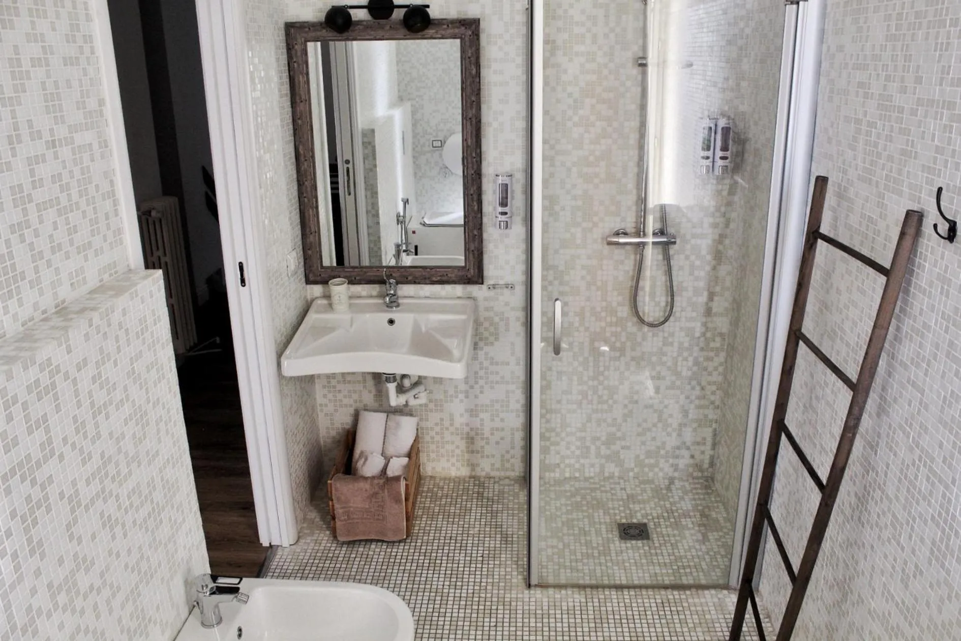 Shower in Baby Hotel