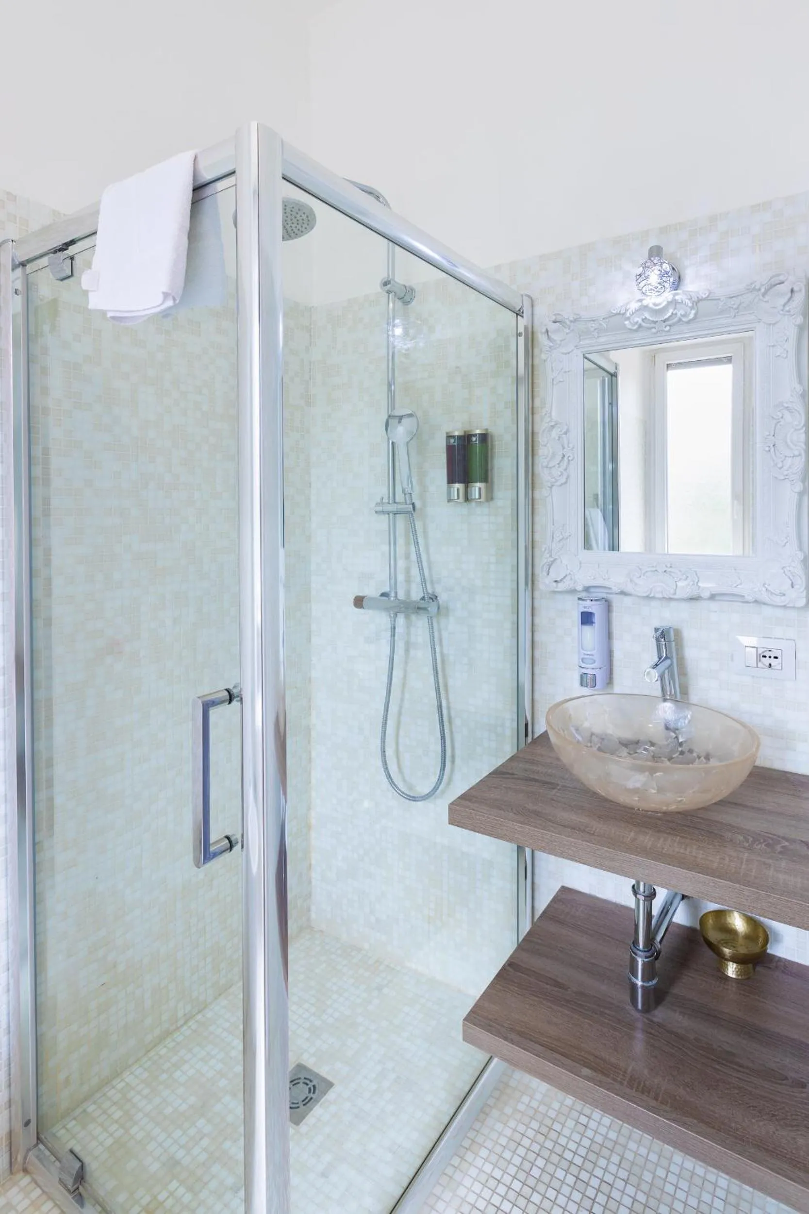 Shower in Domino Hotel