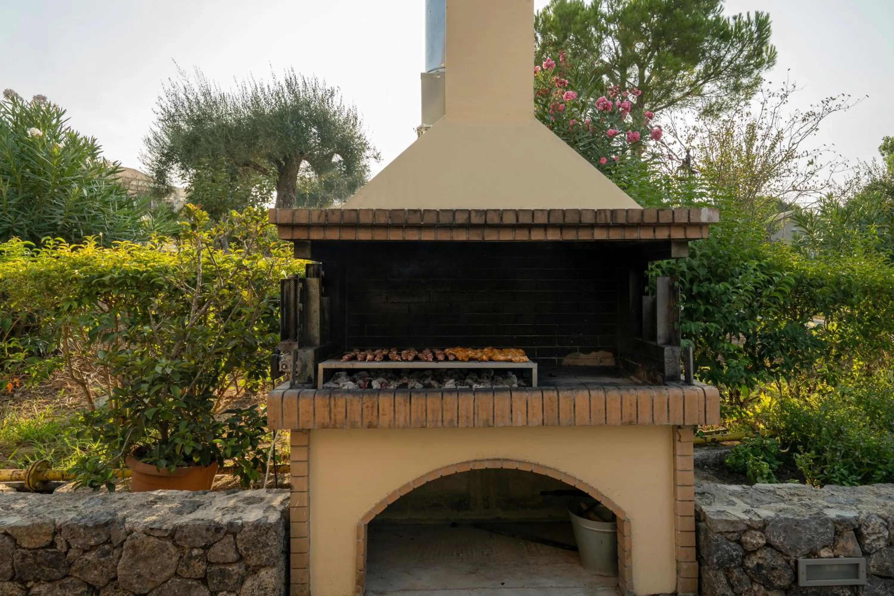 BBQ facilities in Art Hotel Debono