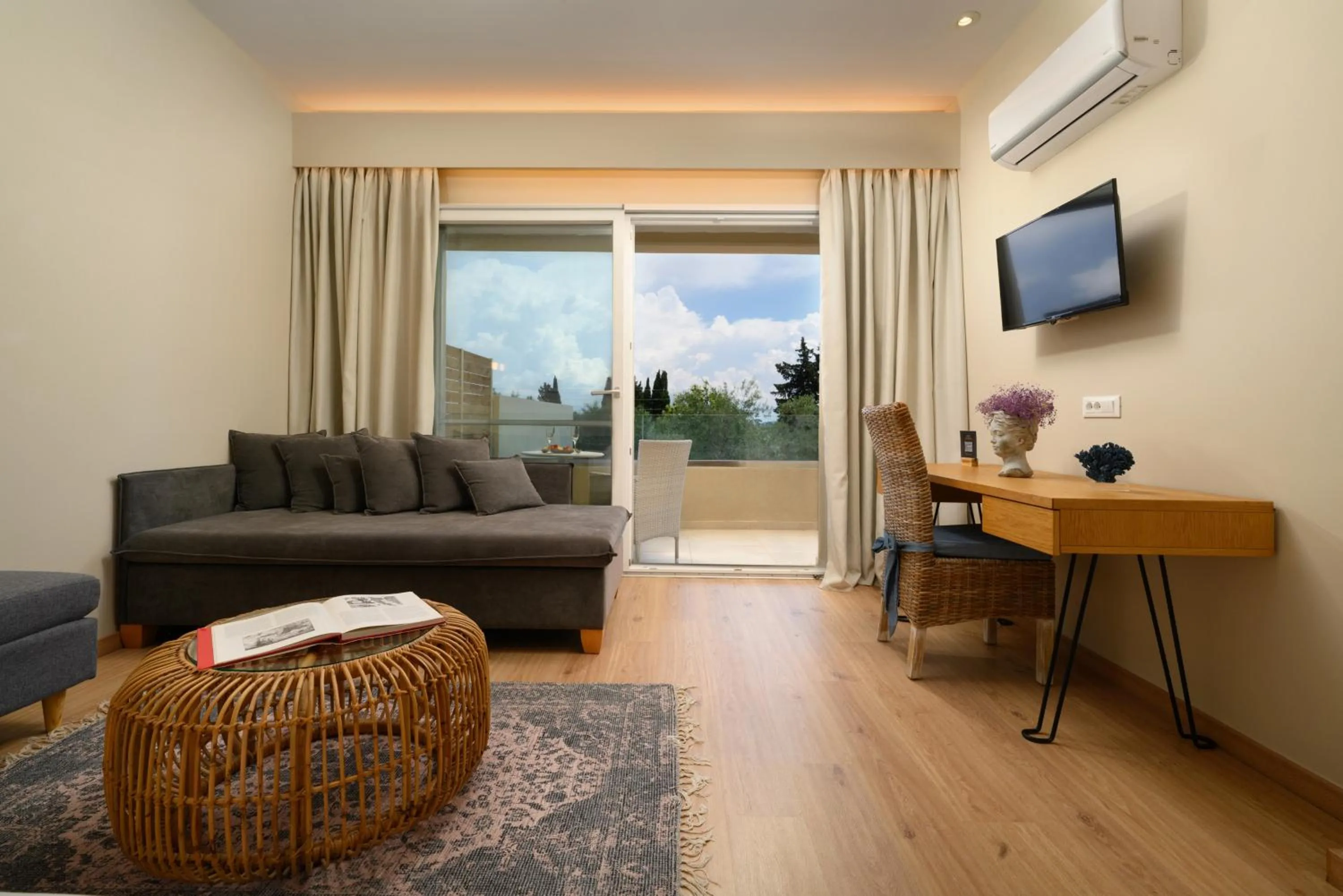 Seating area in Art Hotel Debono