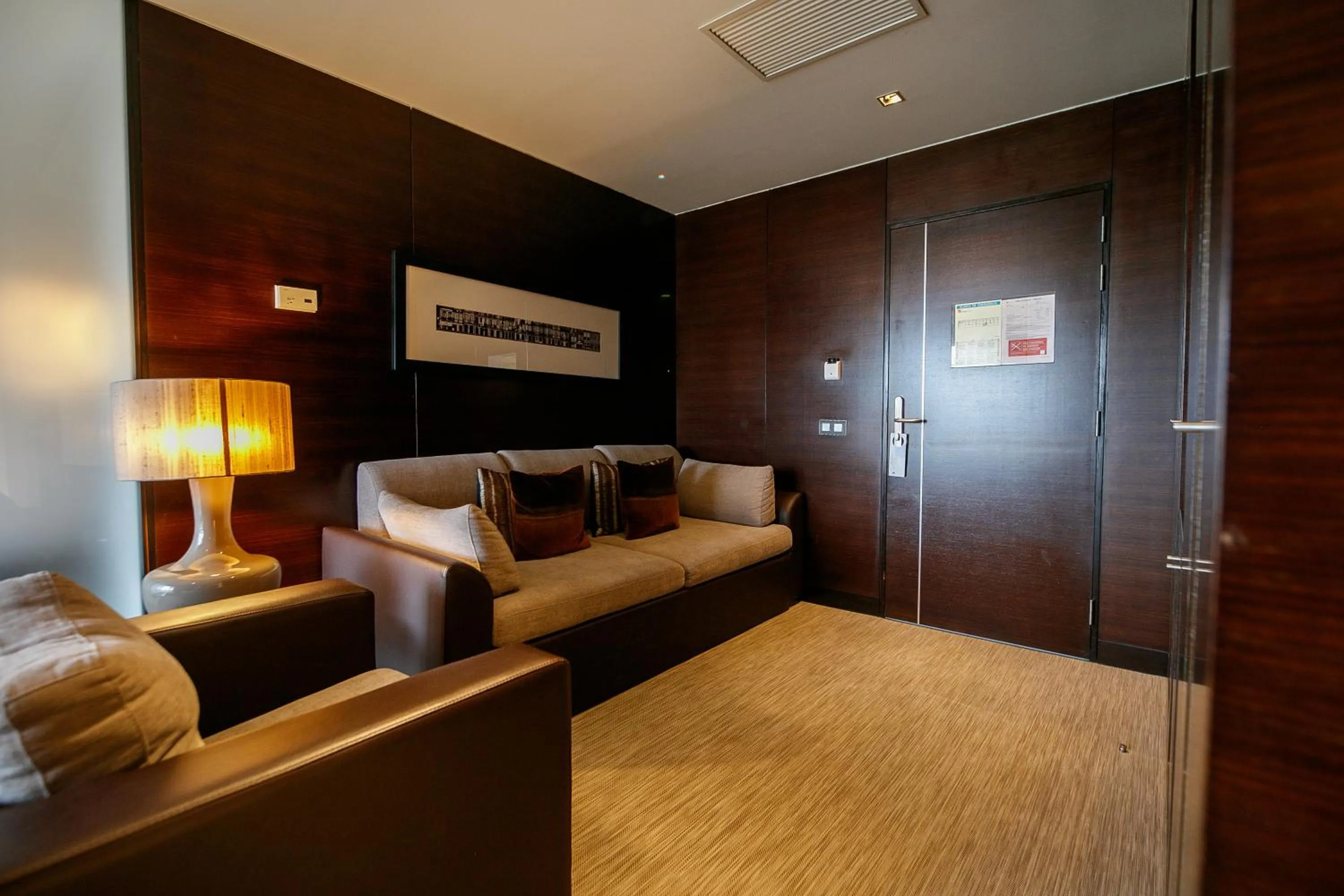 Seating area in BessaHotel Boavista