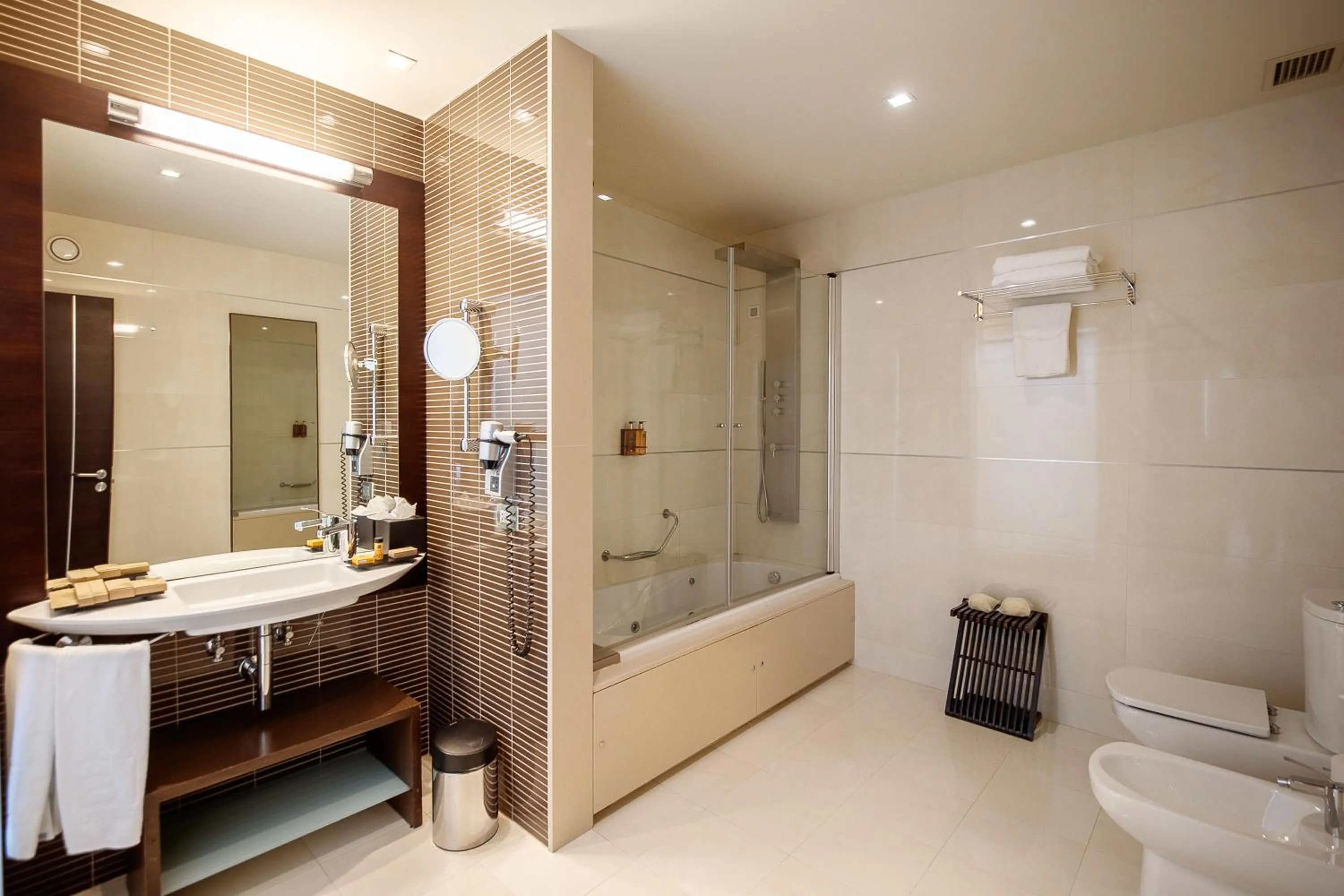 Shower in BessaHotel Boavista