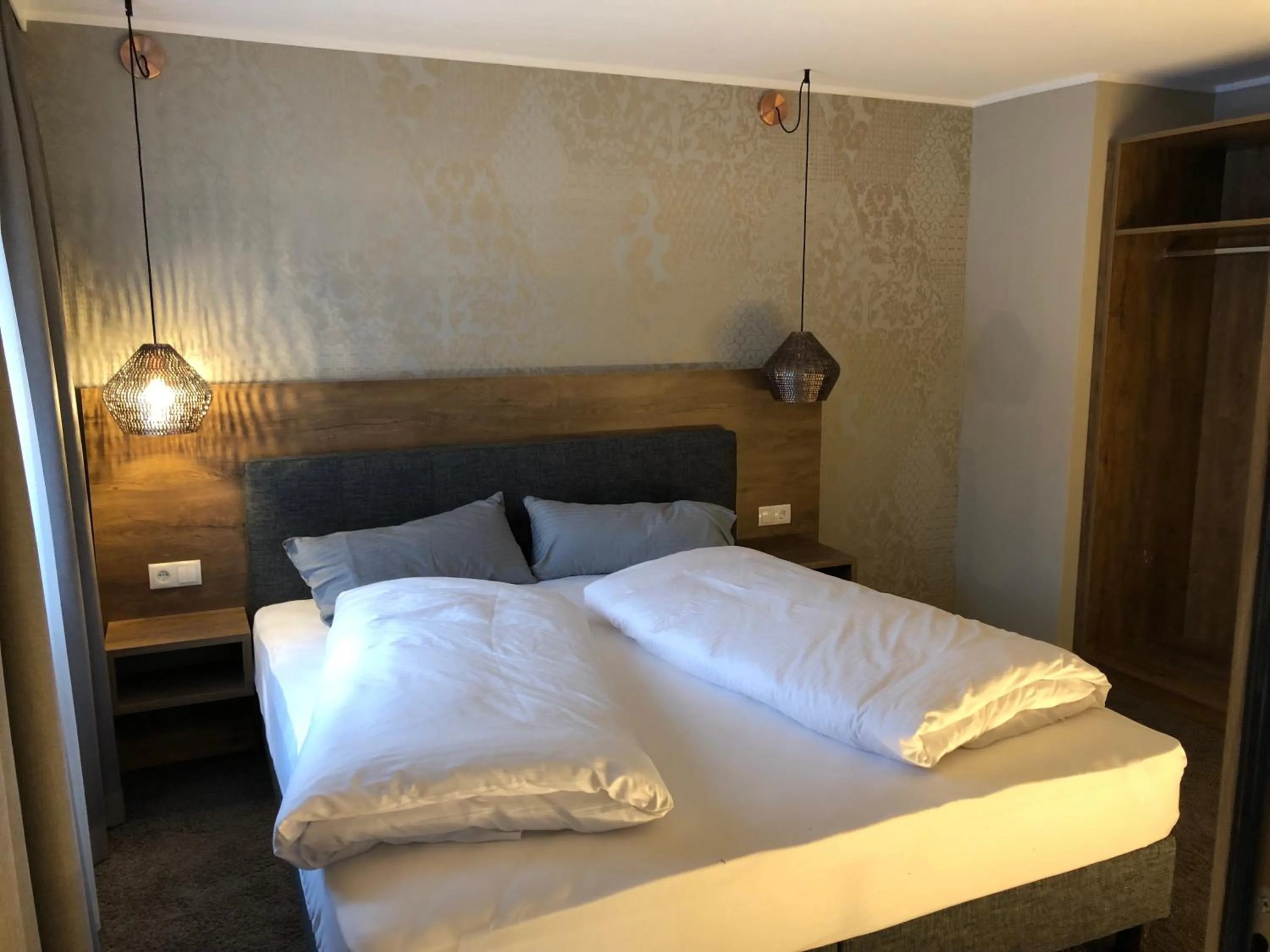 Bedroom, Bed in LakeSide Apartments Seefeld