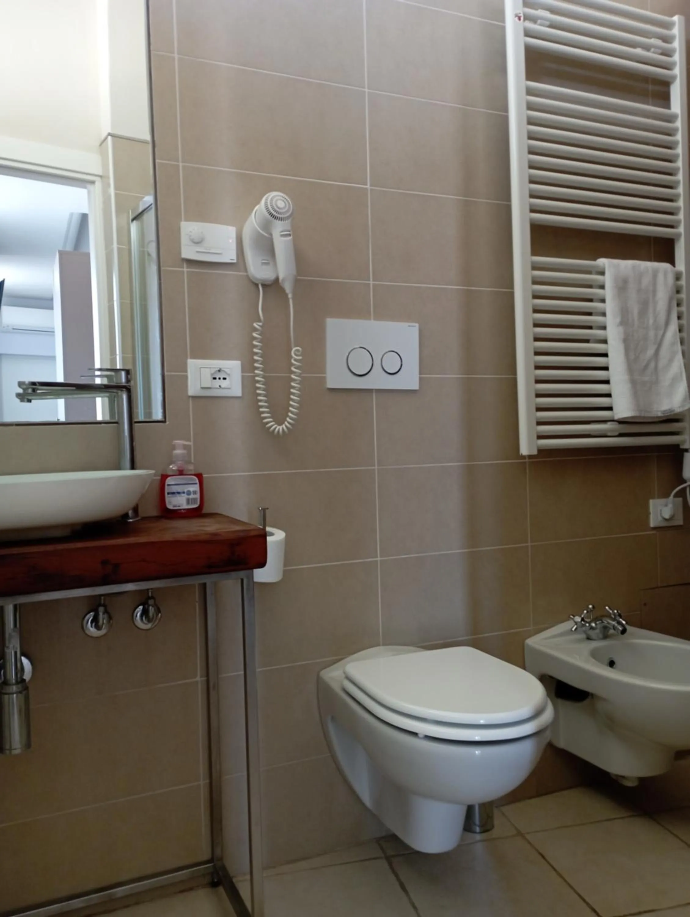 Toilet in Camere Girasole