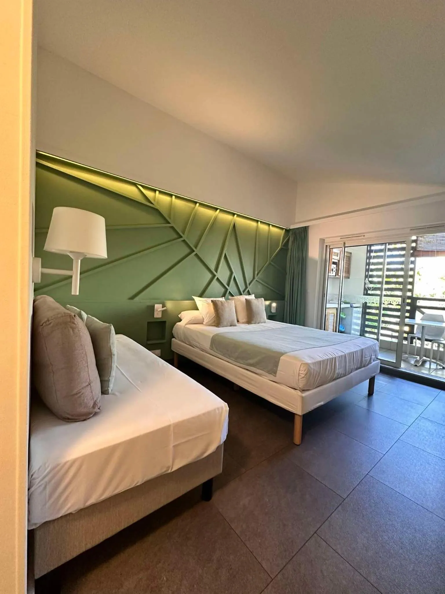 Kitchen or kitchenette, Bed in Résidence Tropic Appart Hotel