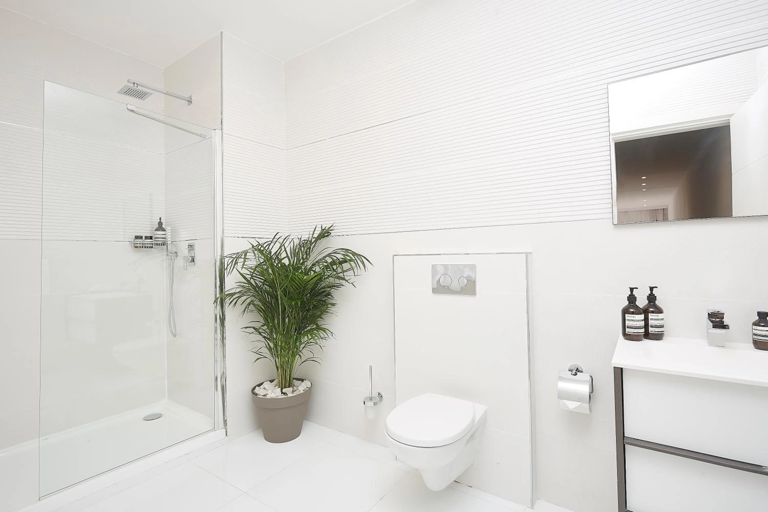 Shower in Kwarleyz Residence, Accra