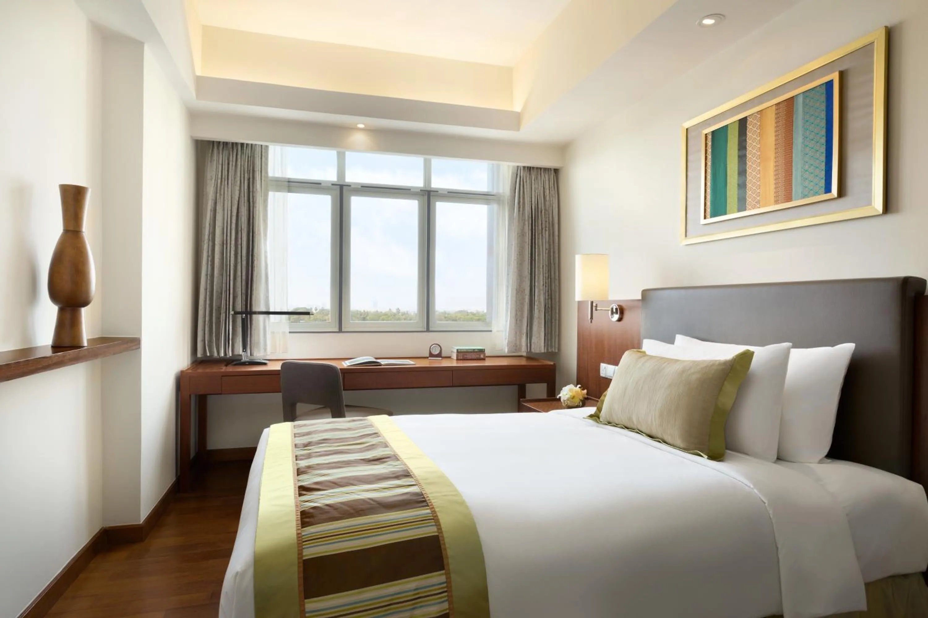 Bedroom, Bed in Shangri-La Serviced Apartments, Yangon