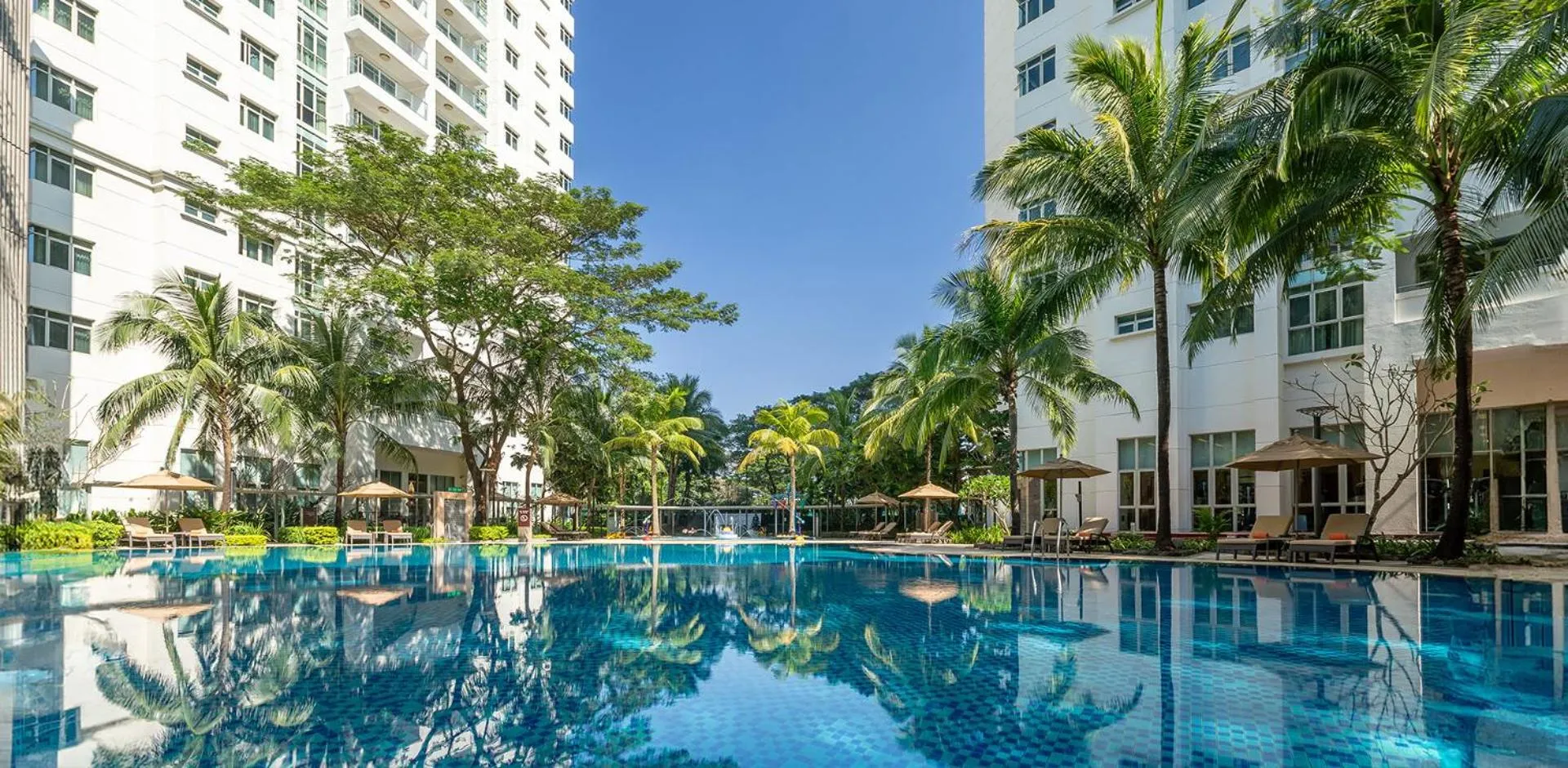 Swimming pool in Shangri-La Serviced Apartments, Yangon