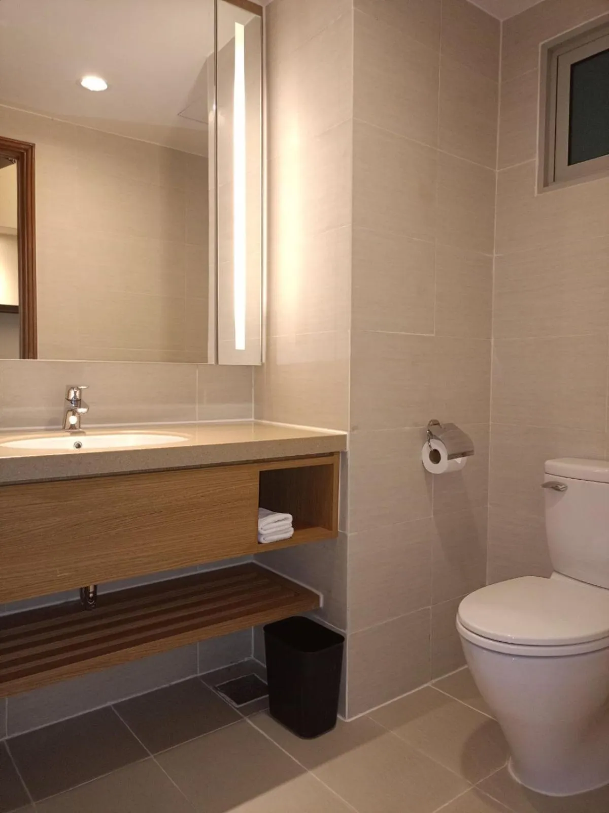 Toilet in Shangri-La Serviced Apartments, Yangon