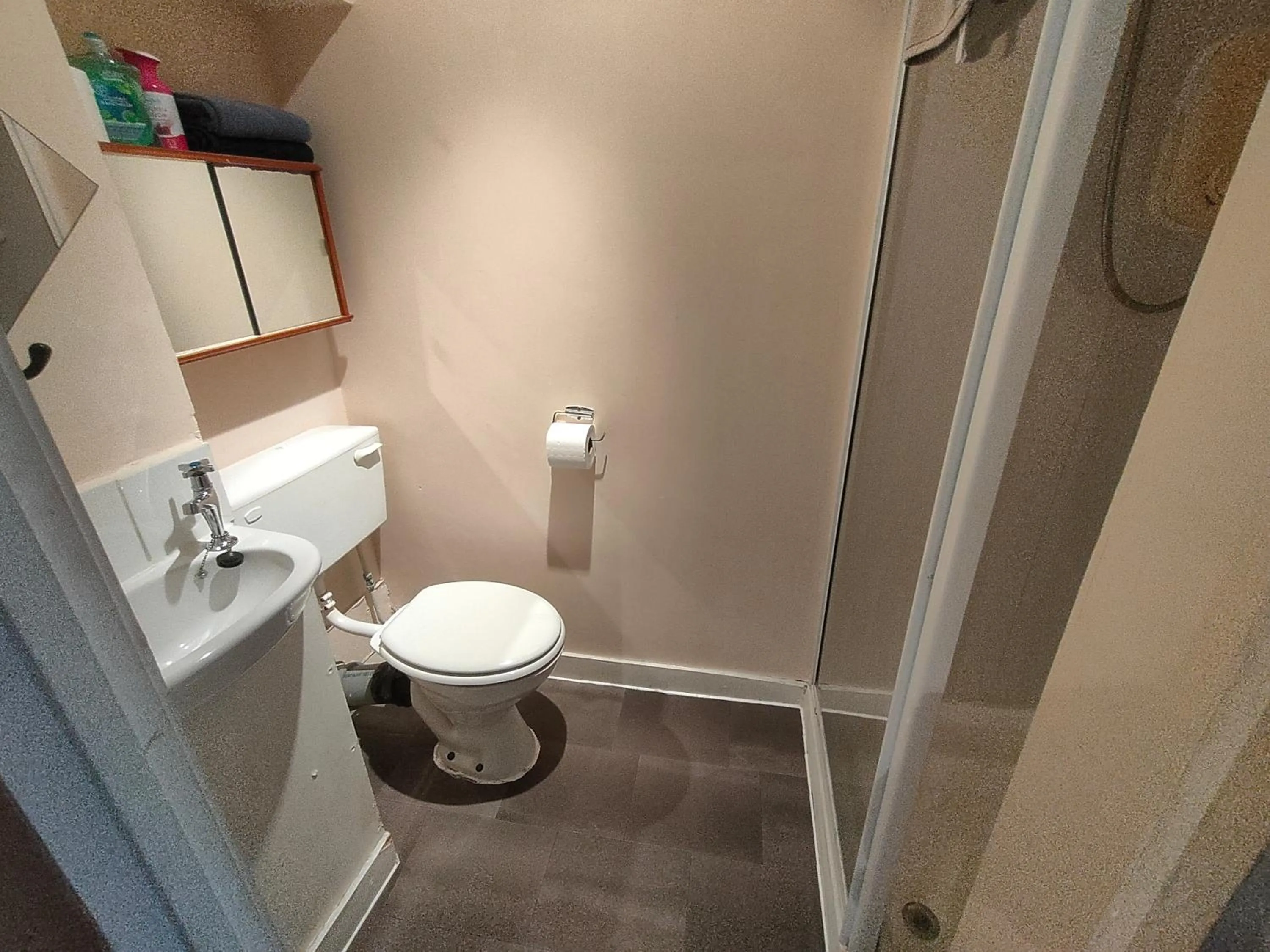 Bathroom in Plymouth Backpackers