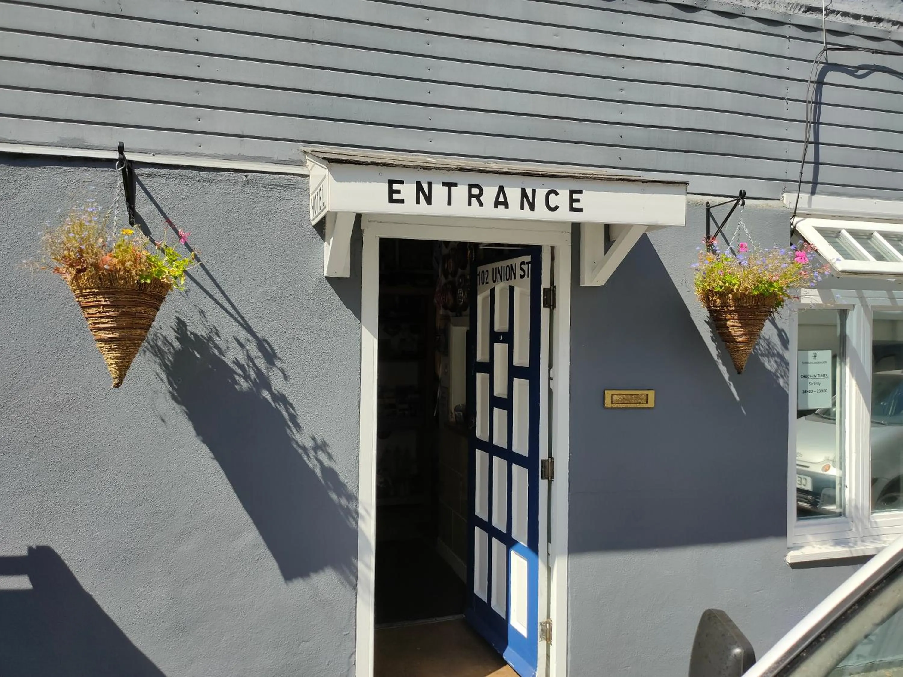 Facade/entrance in Plymouth Backpackers